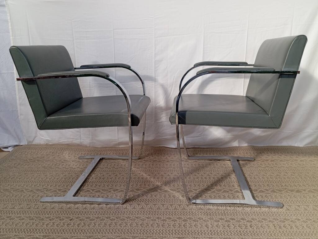 Paire de fauteuils cuir  BRNO, design de L. Mies Van Der Rohe