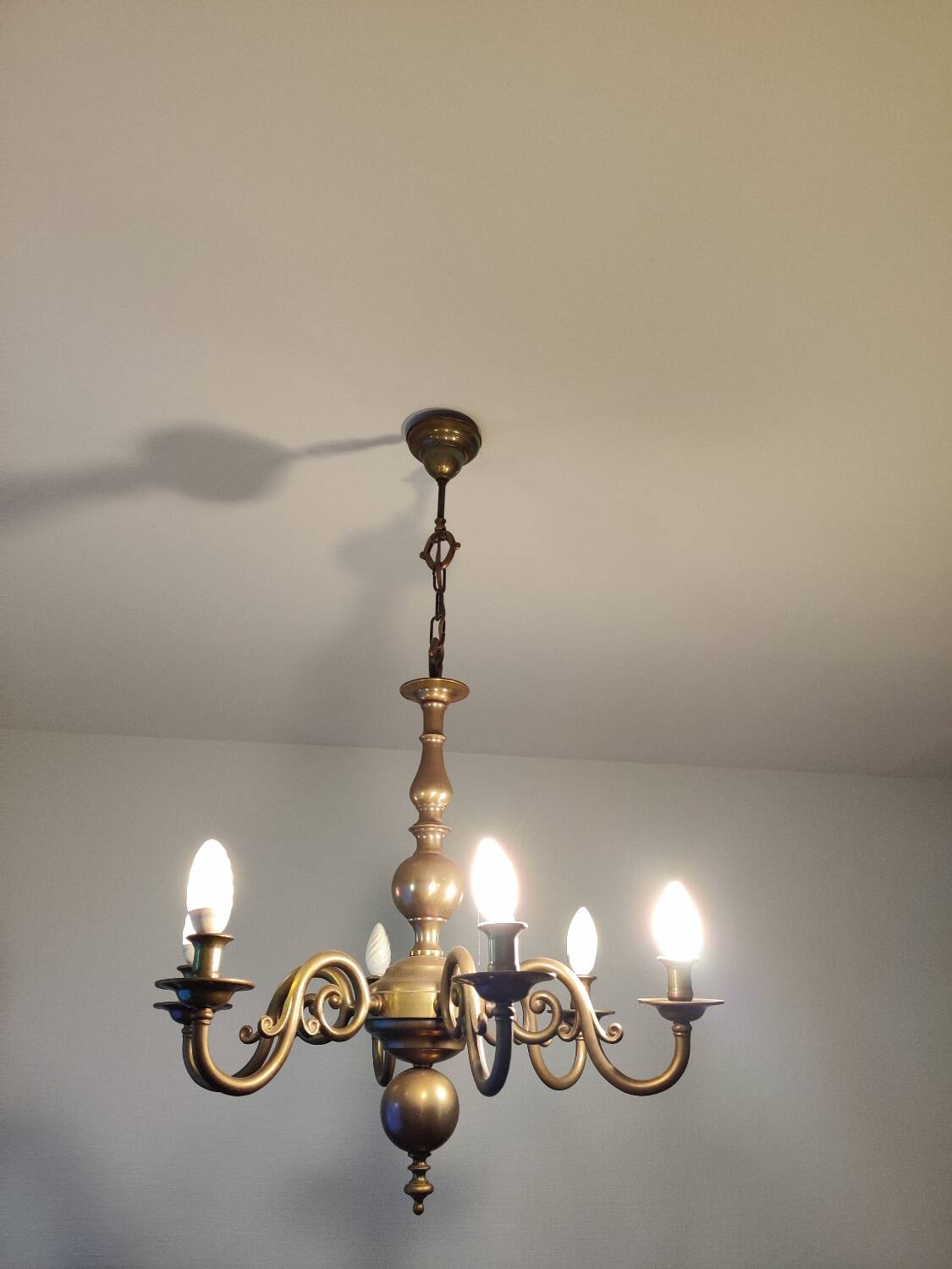 Golden bronze chandelier with 6 branches