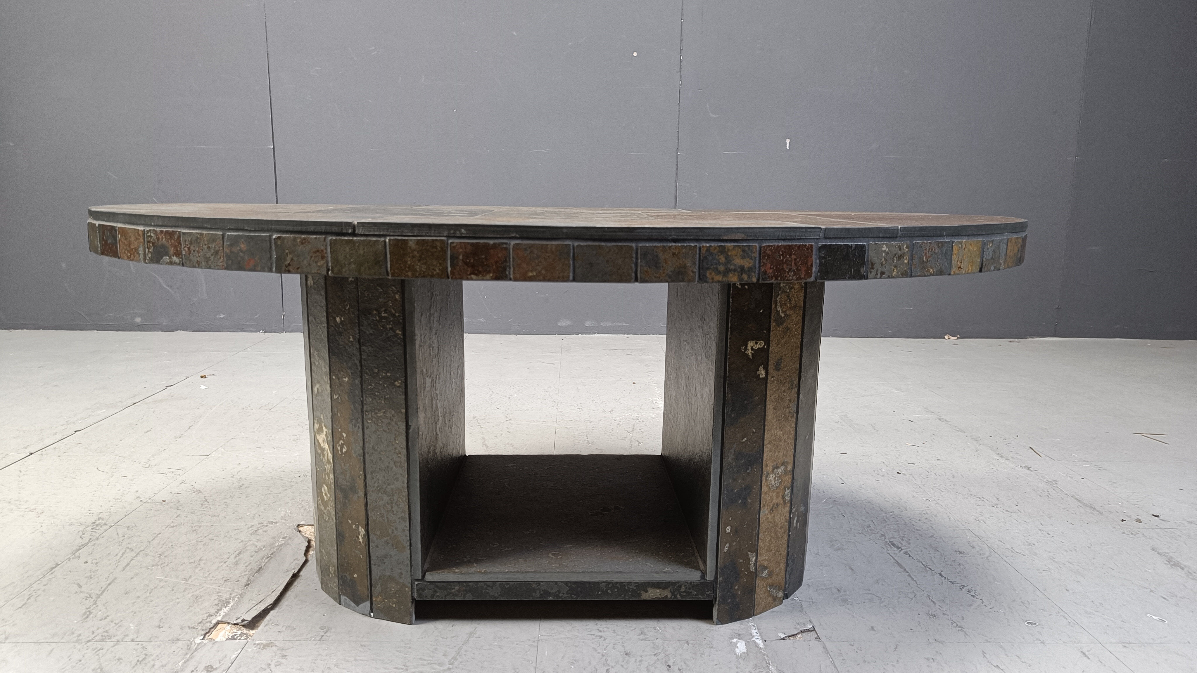 Table basse brutaliste ovale vintage, années 1970