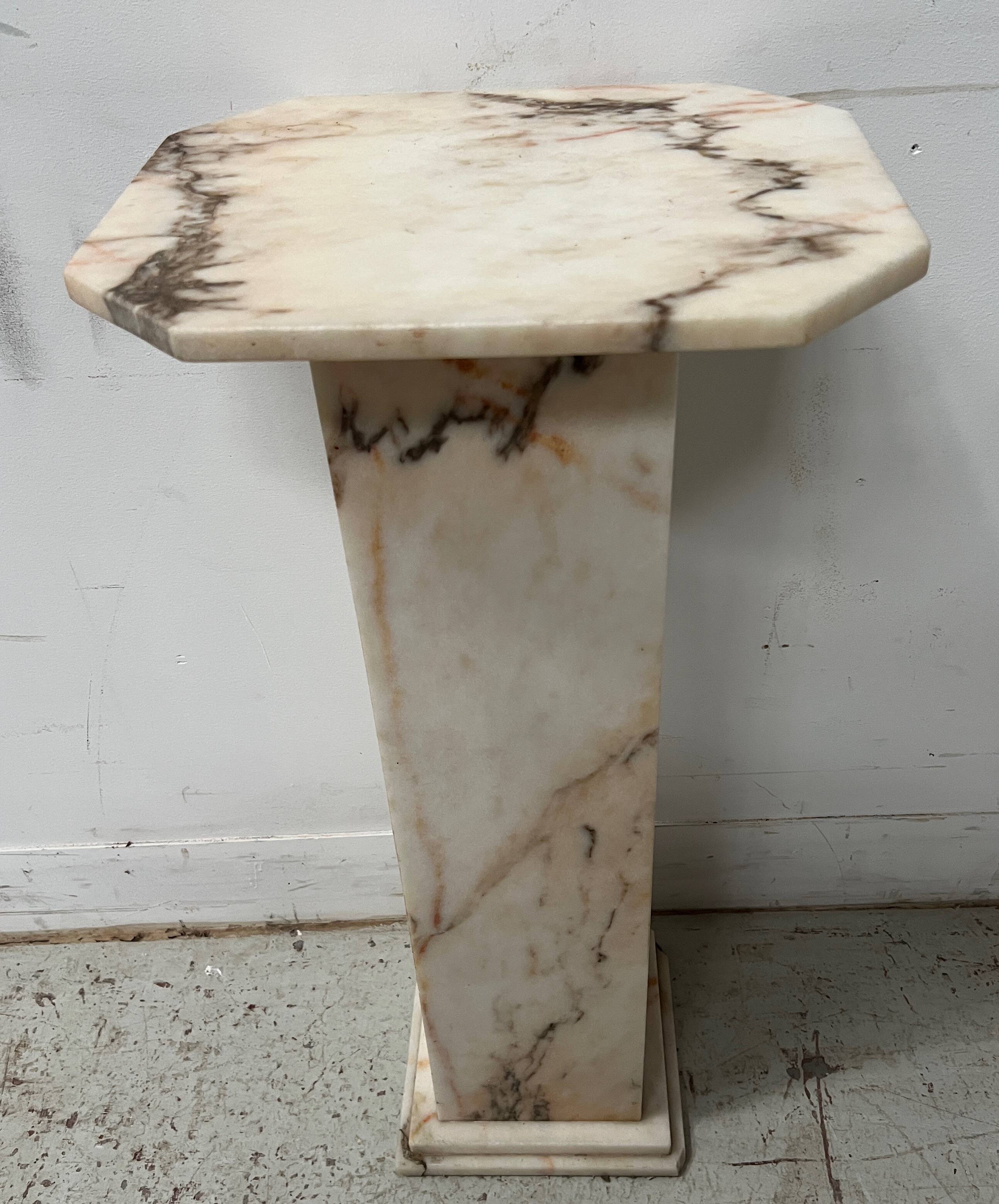 Veined marble presentation column, 20th century.