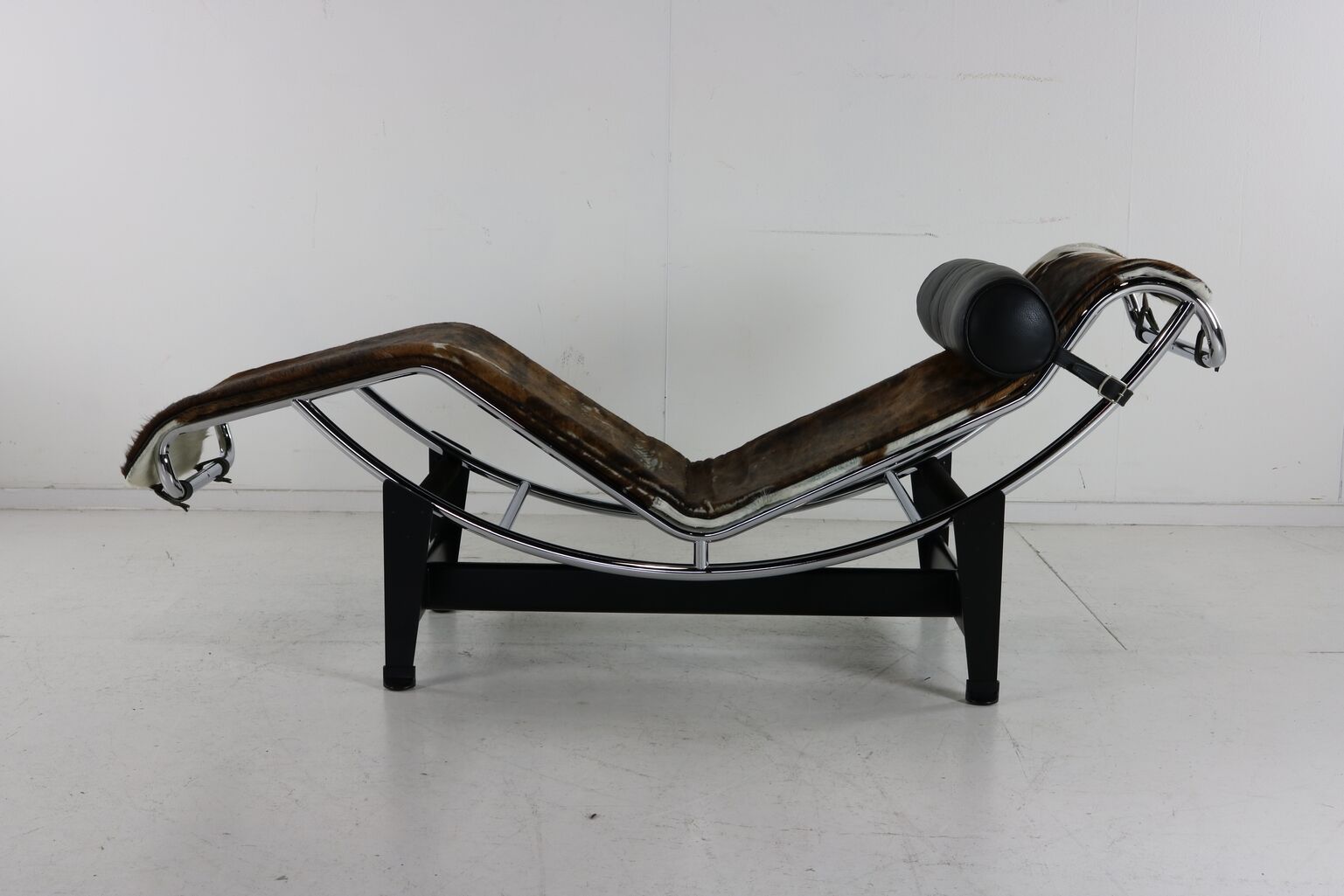 LC4 Lounge chair by Corbusier for Cassina Italy