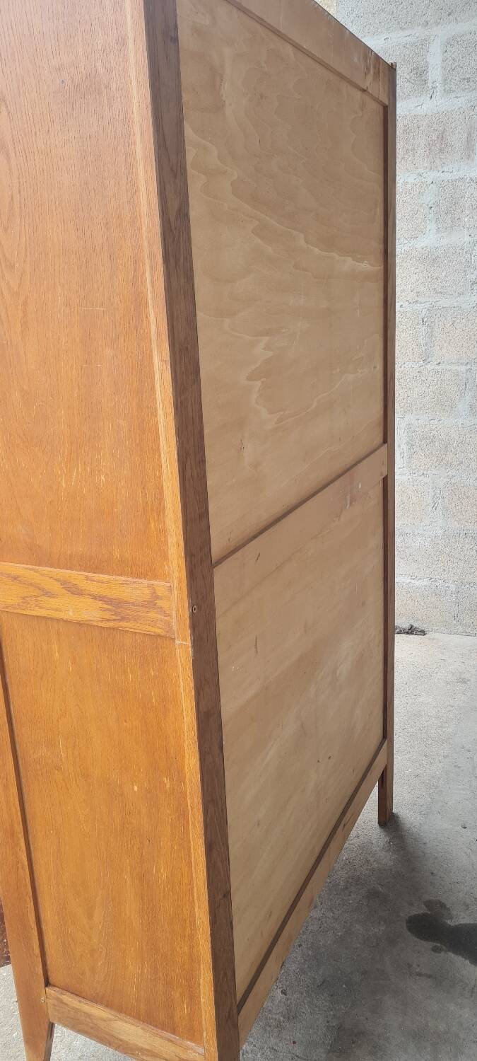 Armoire pied compas en chêne blond