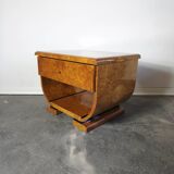 Paire de tables de chevet Art déco en ronce de noyer et laiton