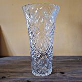Large chiseled crystal vase with geometric and “flowers” decor