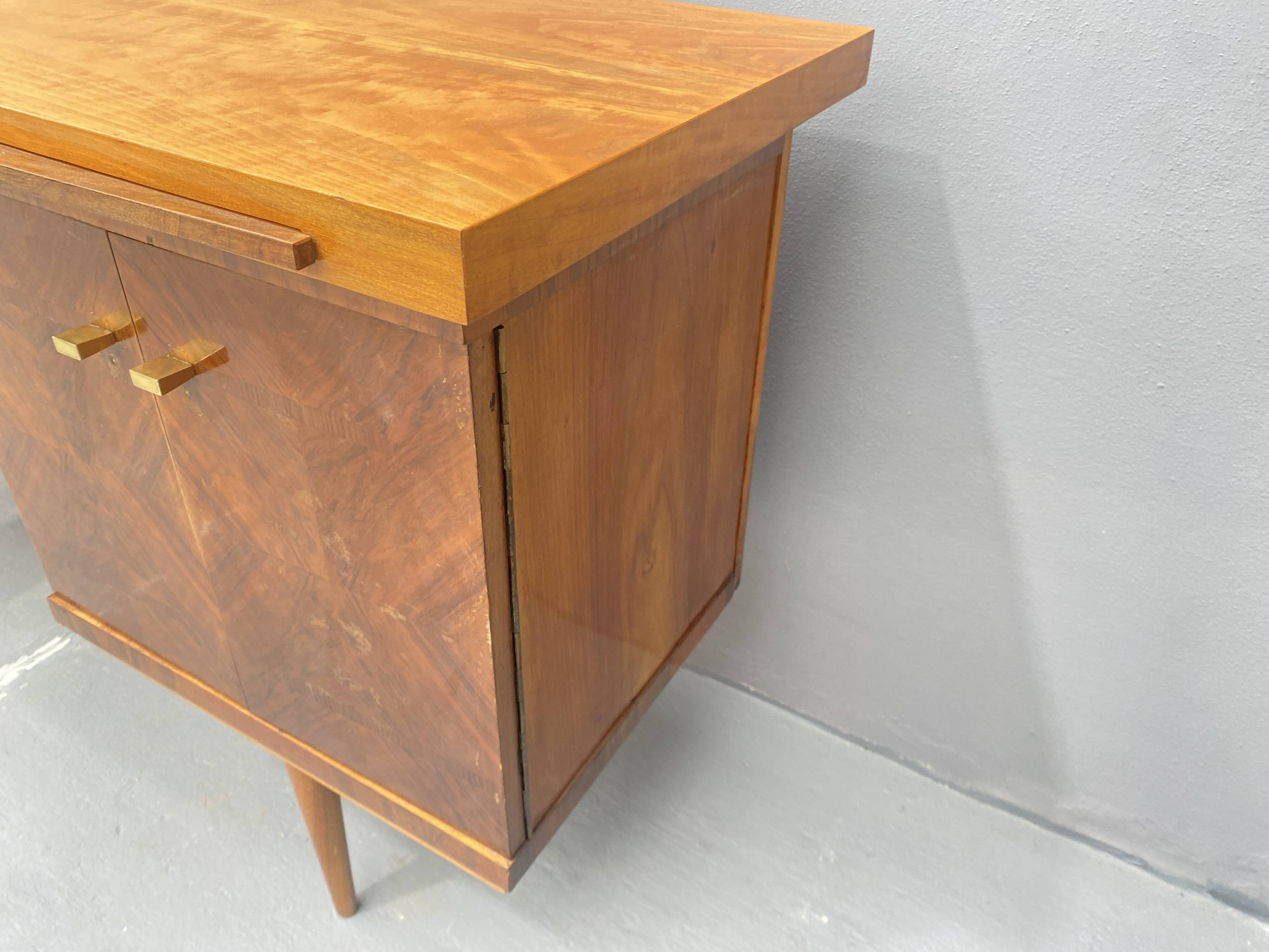 Bureau en noyer du milieu du siècle, années 1970, Tchécoslovaquie