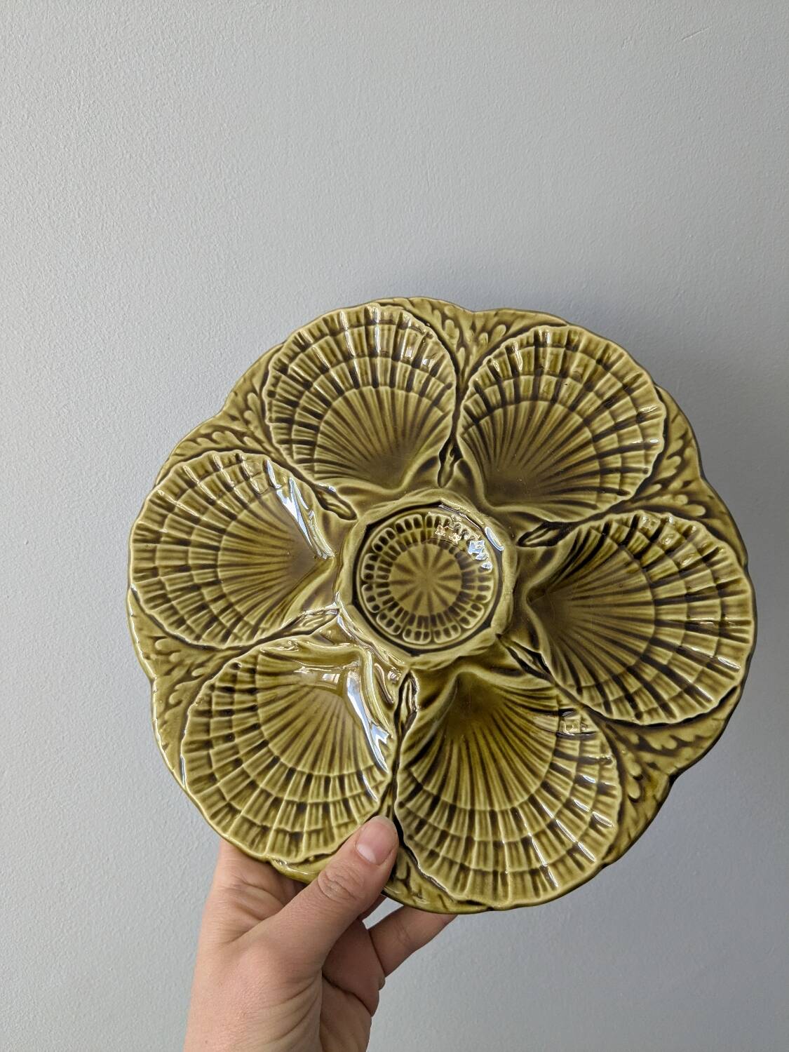 Lot de 3 assiettes à huîtres vintages en barbotine verte Sarreguemines