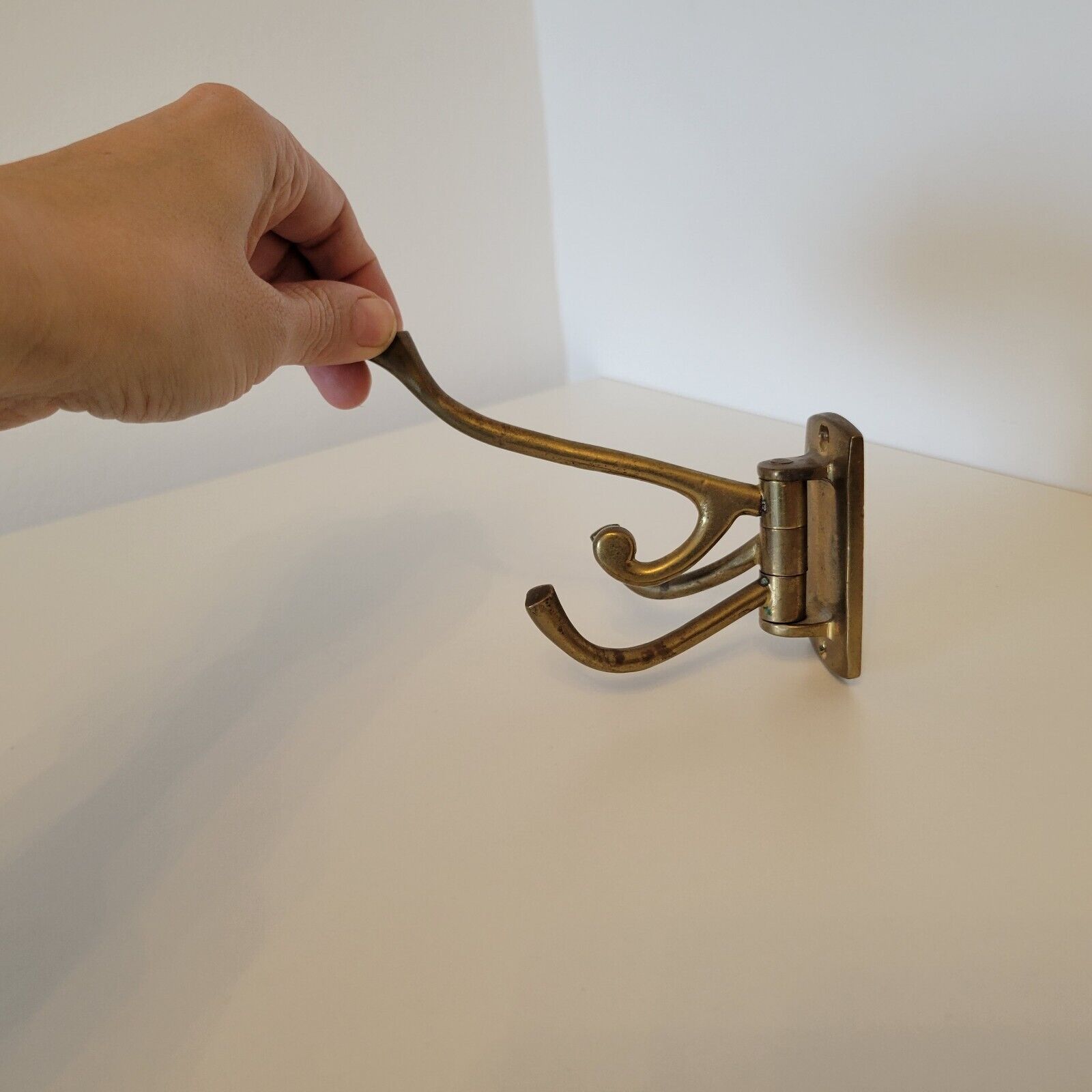 2 hooks with 4 rotating hooks each in brass
