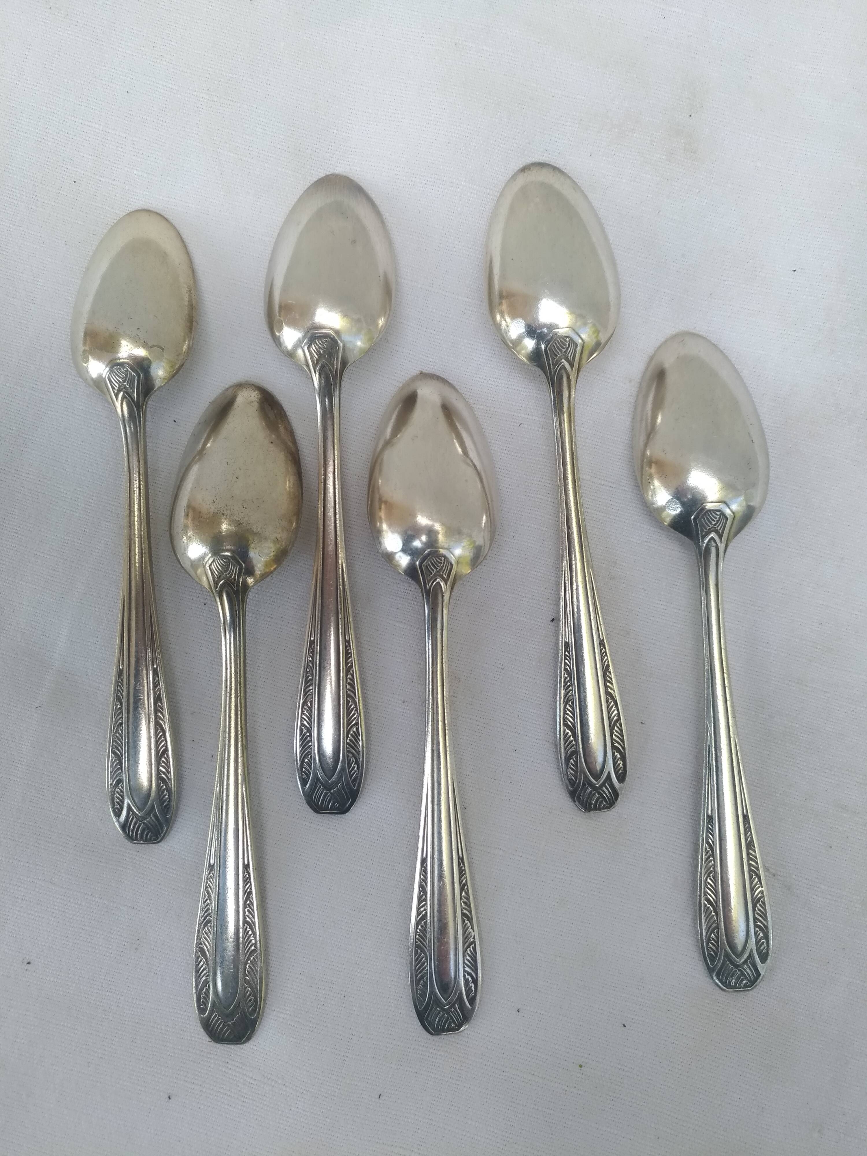 6 spoons for a dessert in silver metal