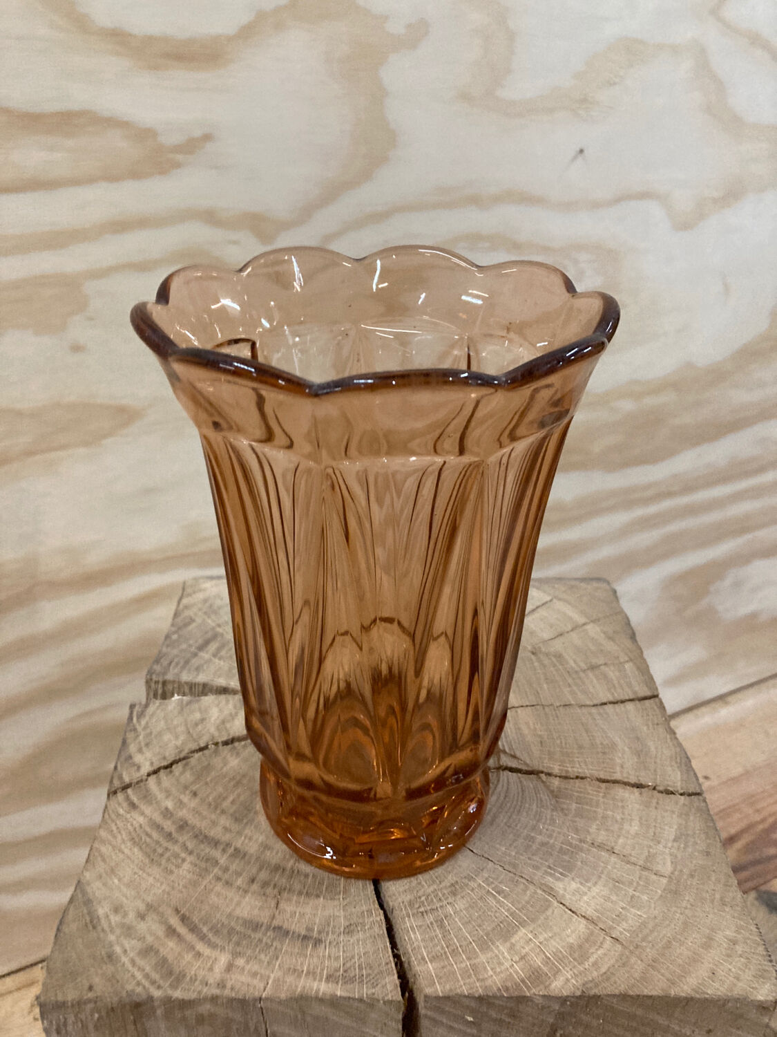 Vase tulipe rose 1950 en verre soufflé