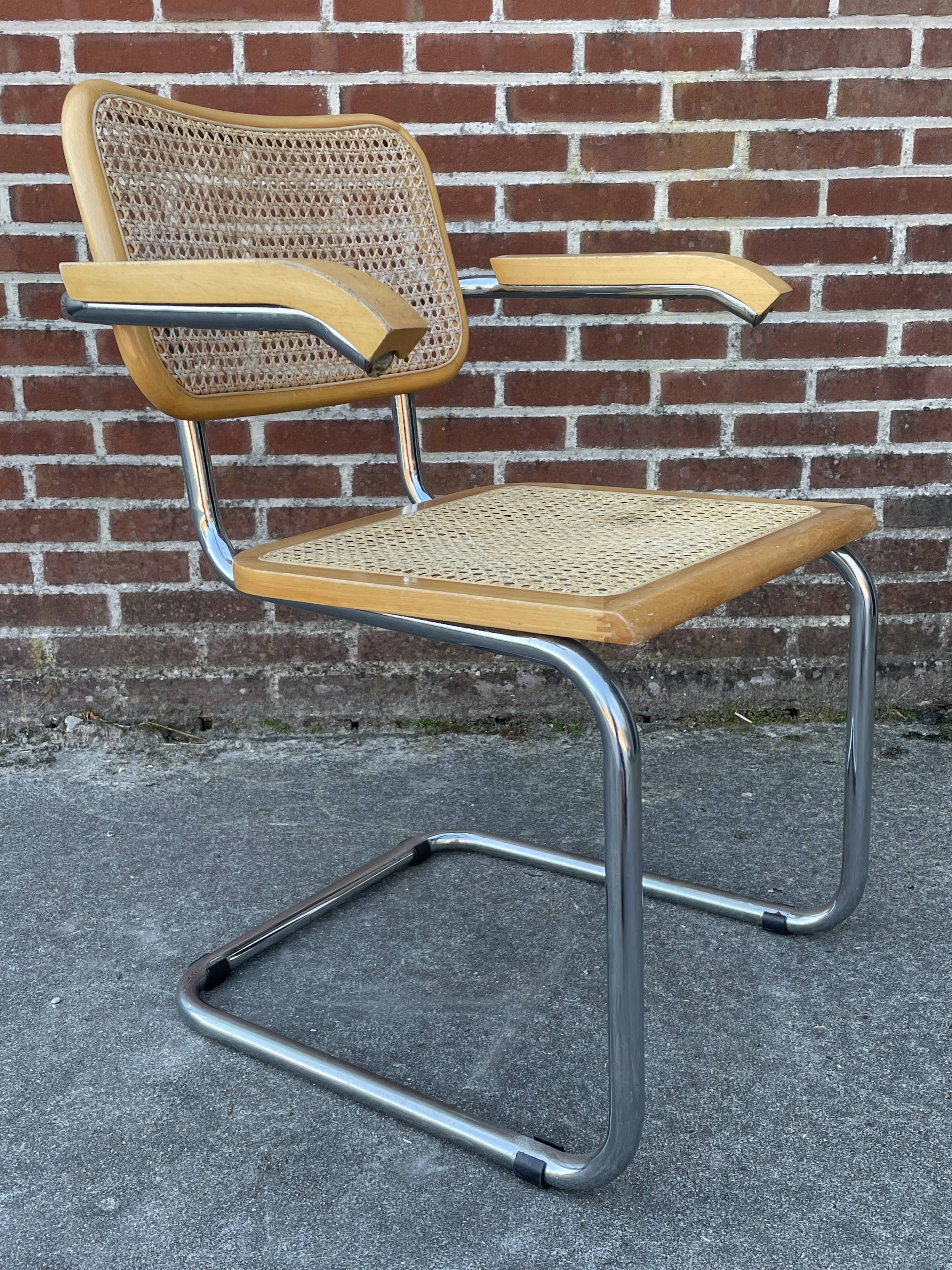 Cesca chair B64 with armrests by Marcel Breuer Design
