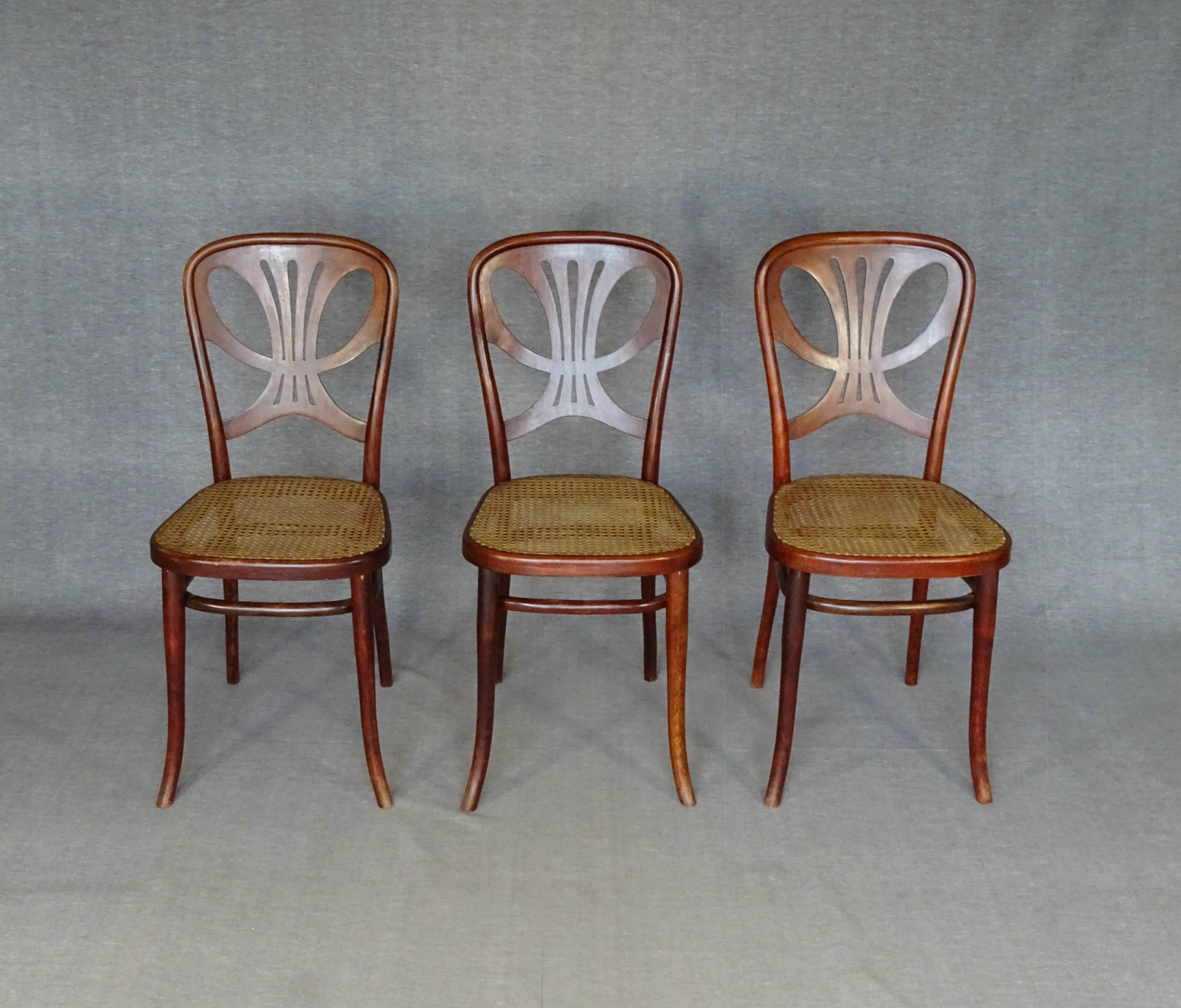 3 chaises Thonet N° 642 de 1910 "rare modéle papillon"