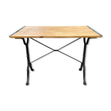 Godin font foot bistro table