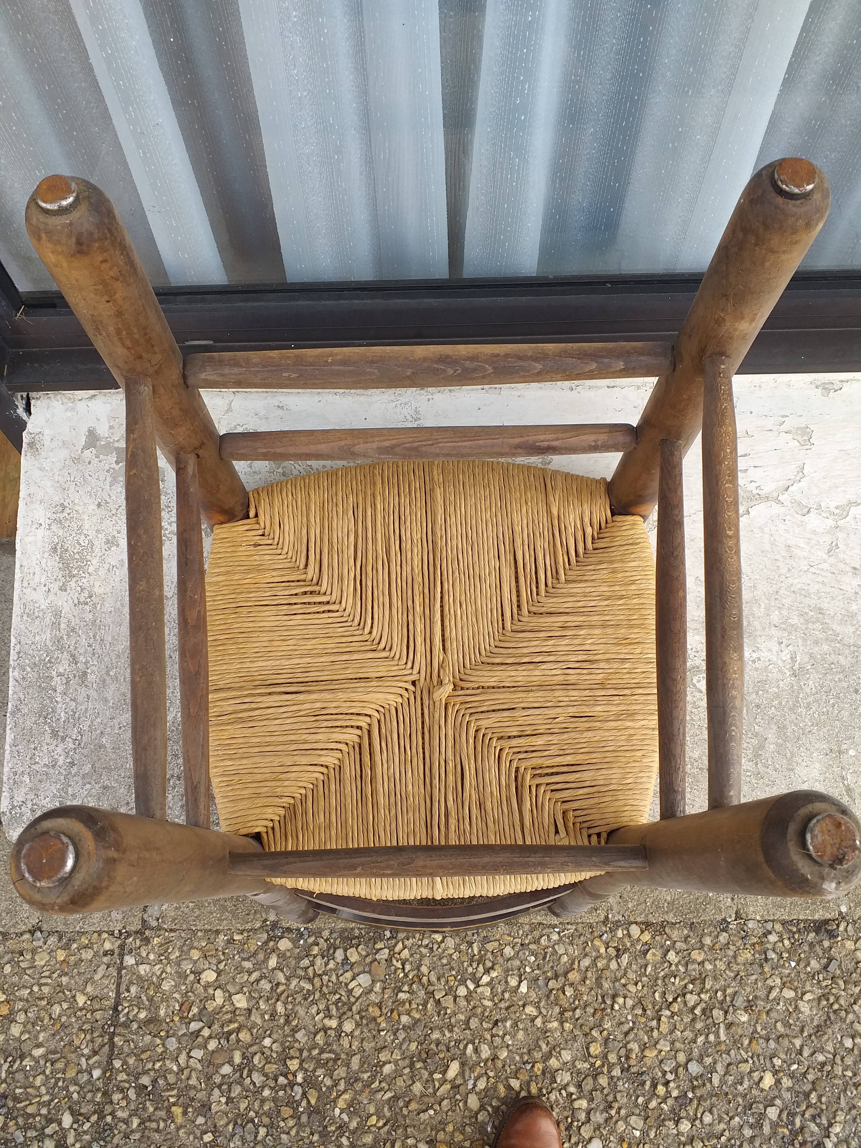 Straw mountain chair