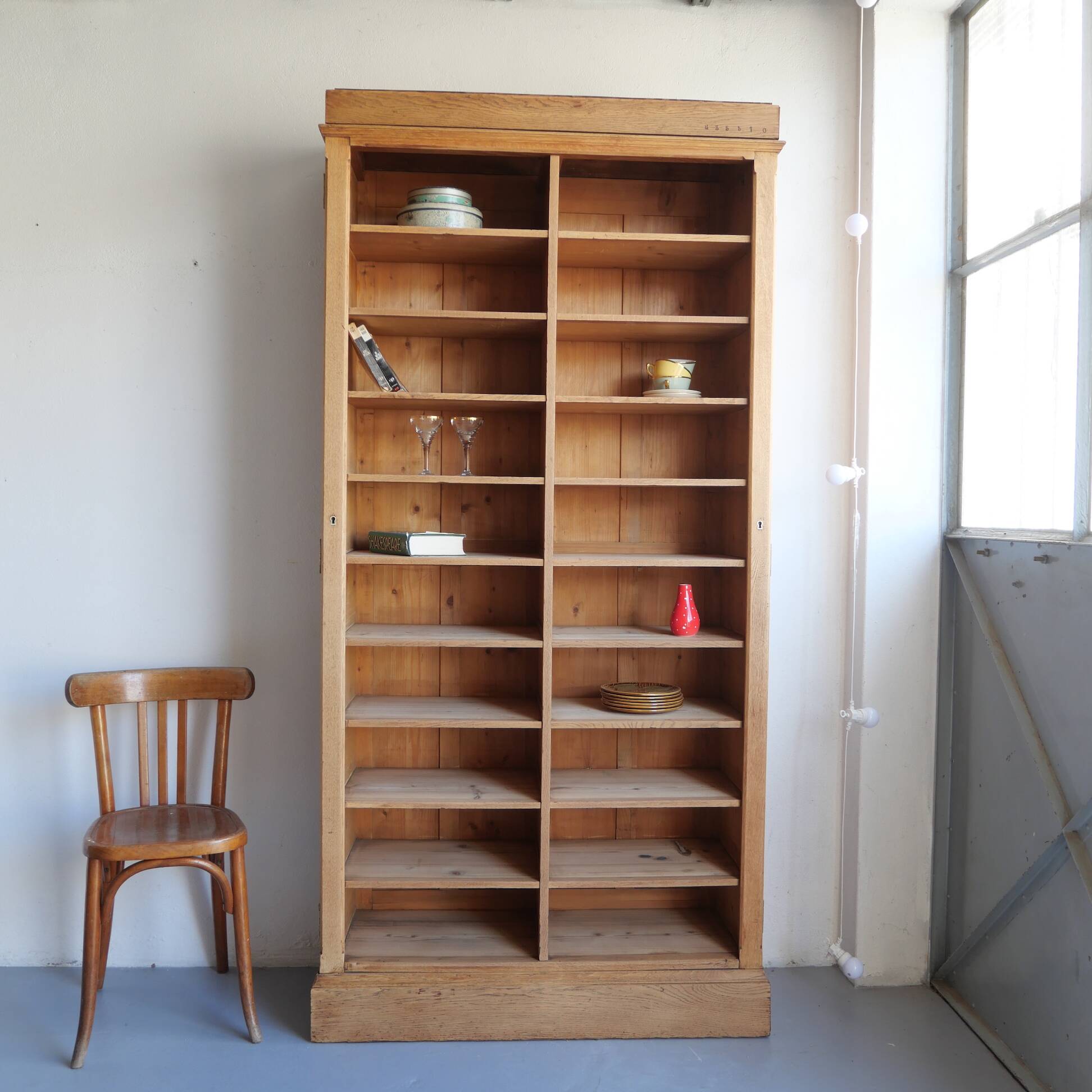 Meuble à casiers en chêne