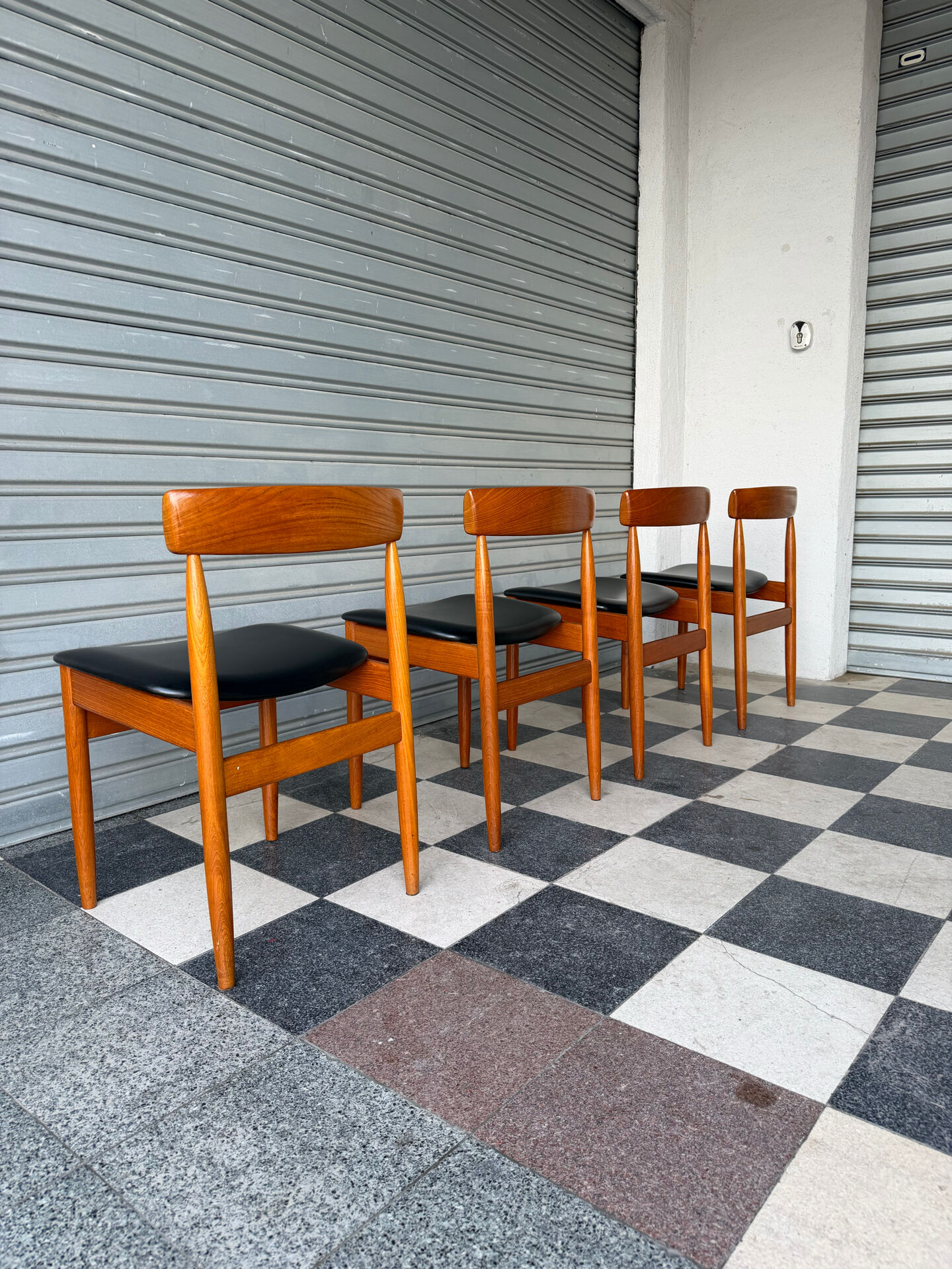 Lot de 4 chaises danoises en teck