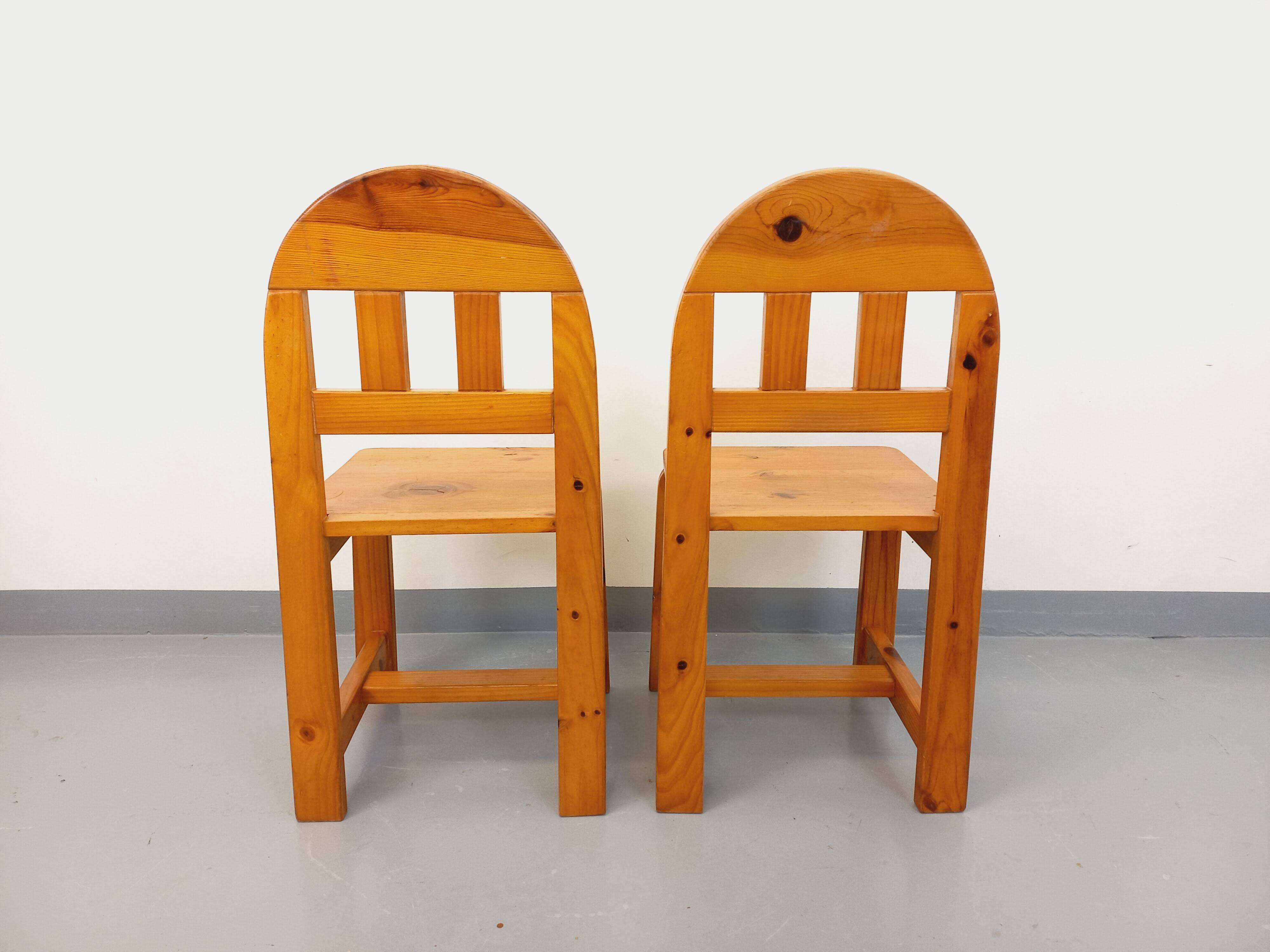 Paire de chaises vintage en pin des années 70 80