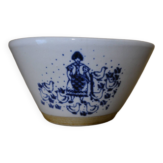 Enamelled stoneware bowl of “La colombe”
