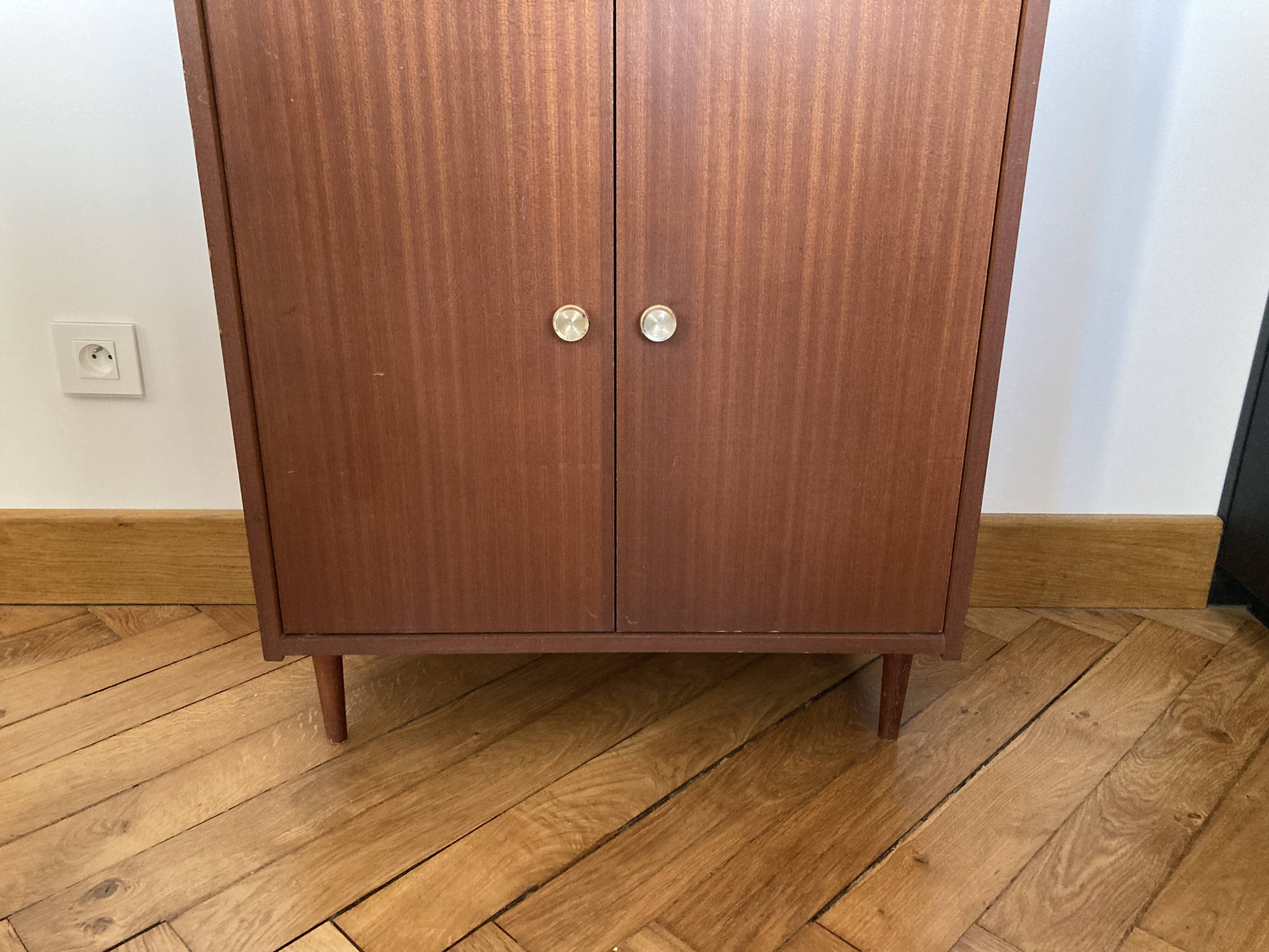 Shoe cabinet