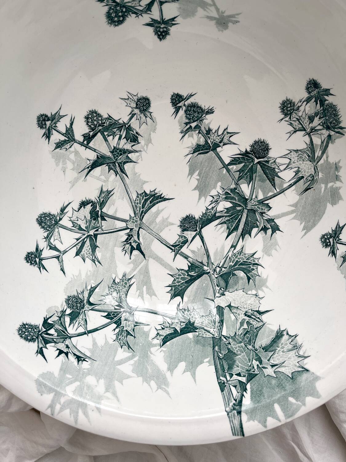 Antique ironstone washbasin "Thistle" Creil and Montereau