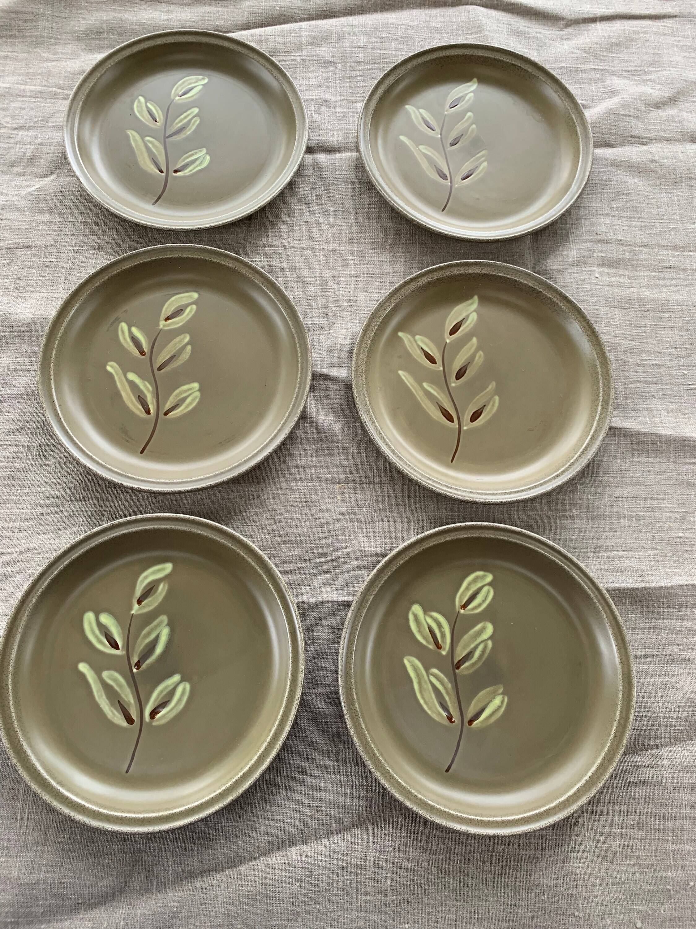 6 petites assiettes a dessert peintes a la main, Atelier du Revernay,