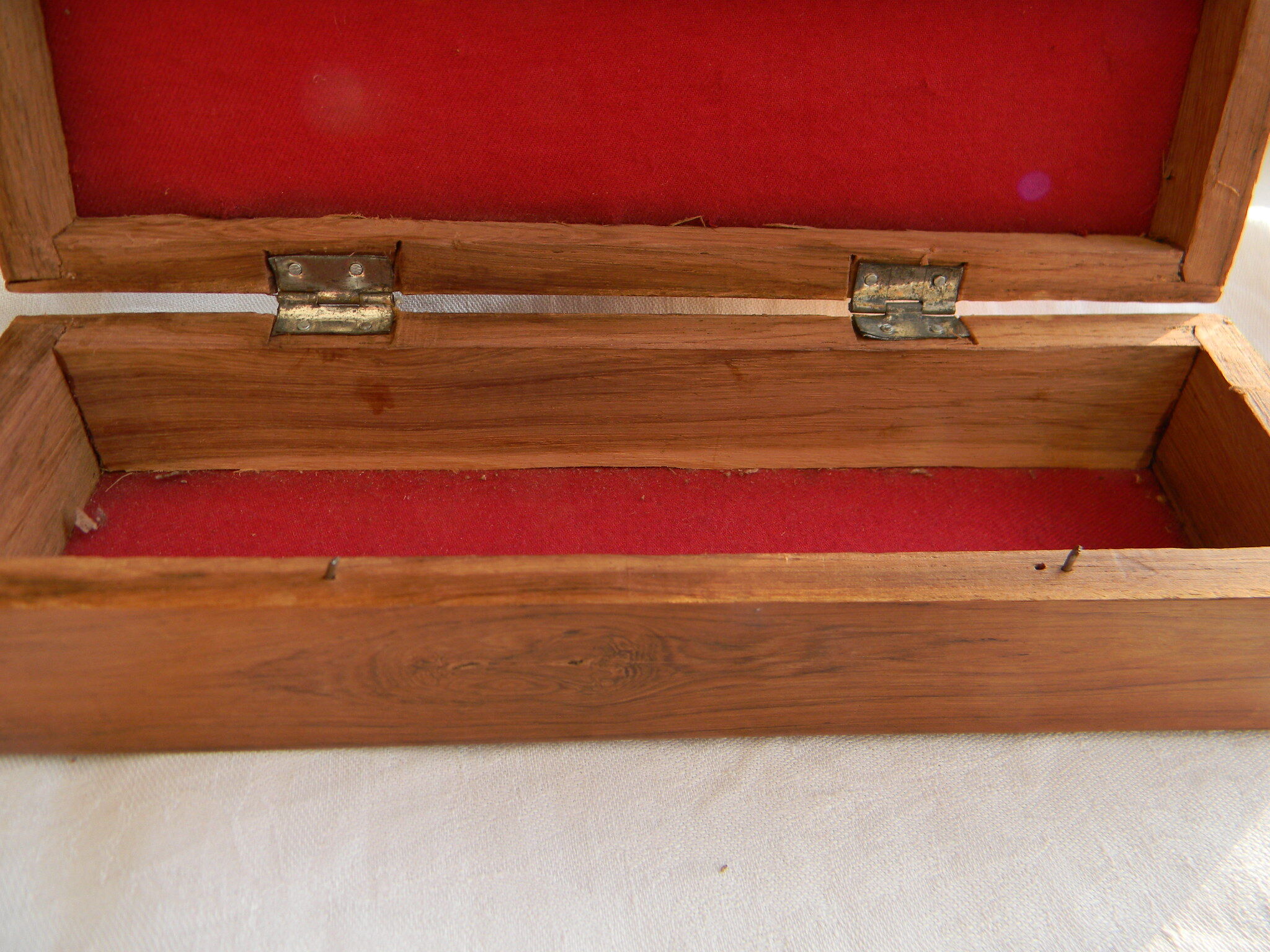 Small rectangular box made of rosewood and marquetry