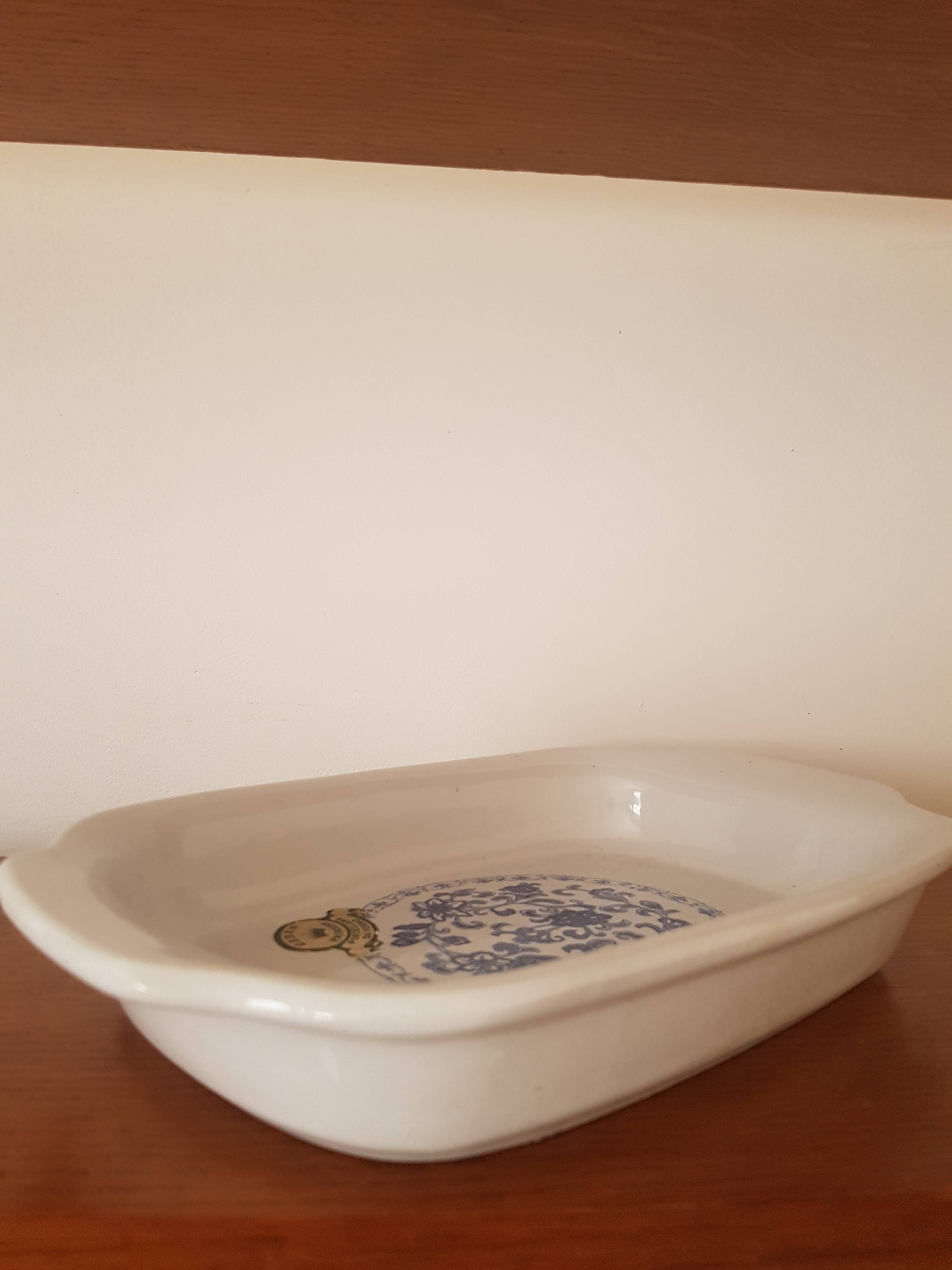 Plat en porcelaine