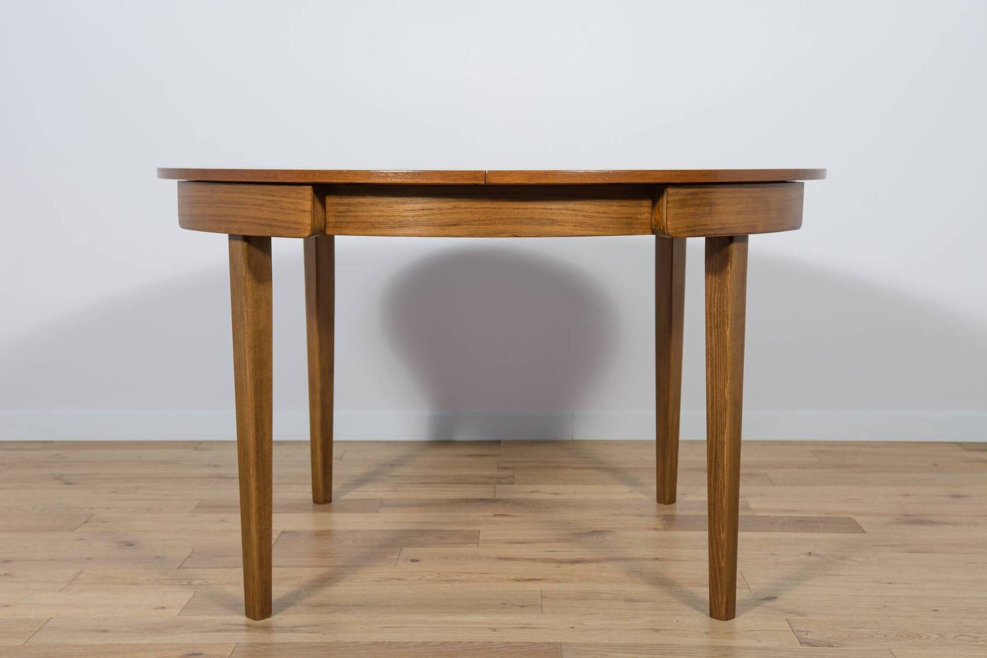 Mid-Century Round Extendable Dining Table and Chairs from McIntosh, 1960s, Set of 5