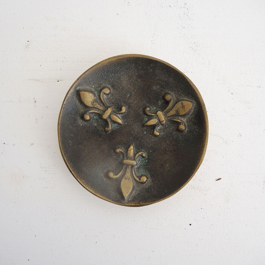 Ancien cendrier fleur de lys en bronze
