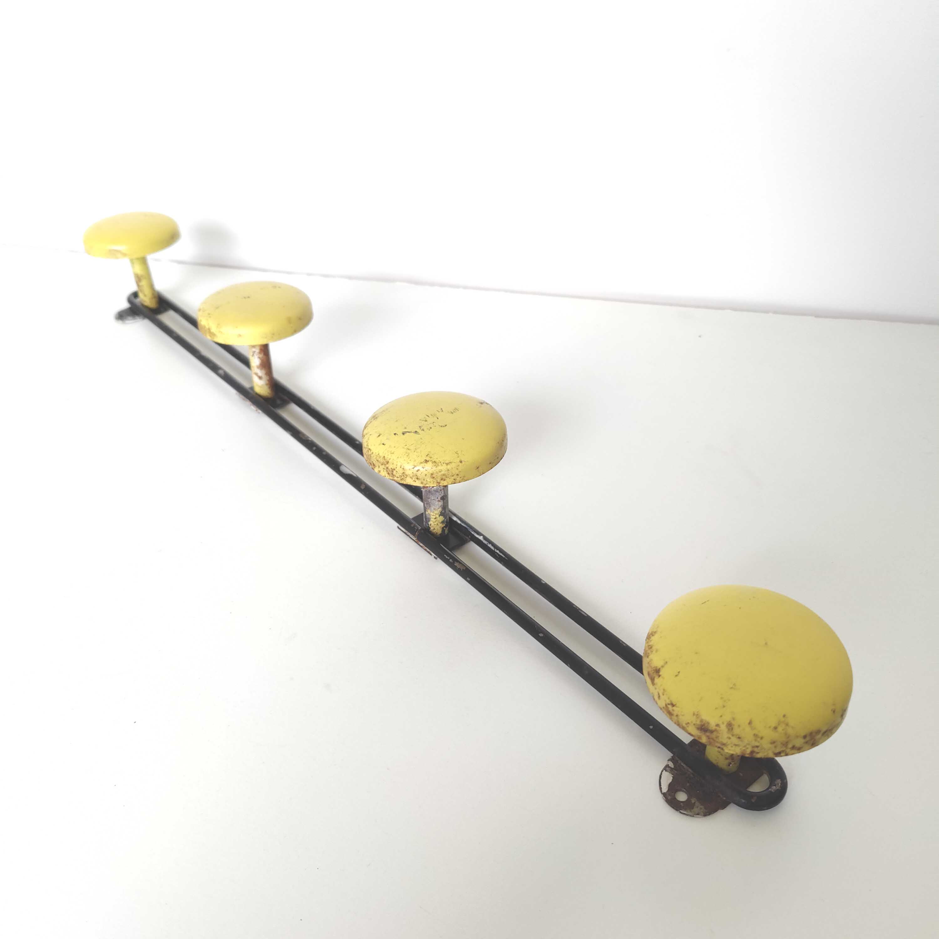 Workshop coat rack 4 metal hooks