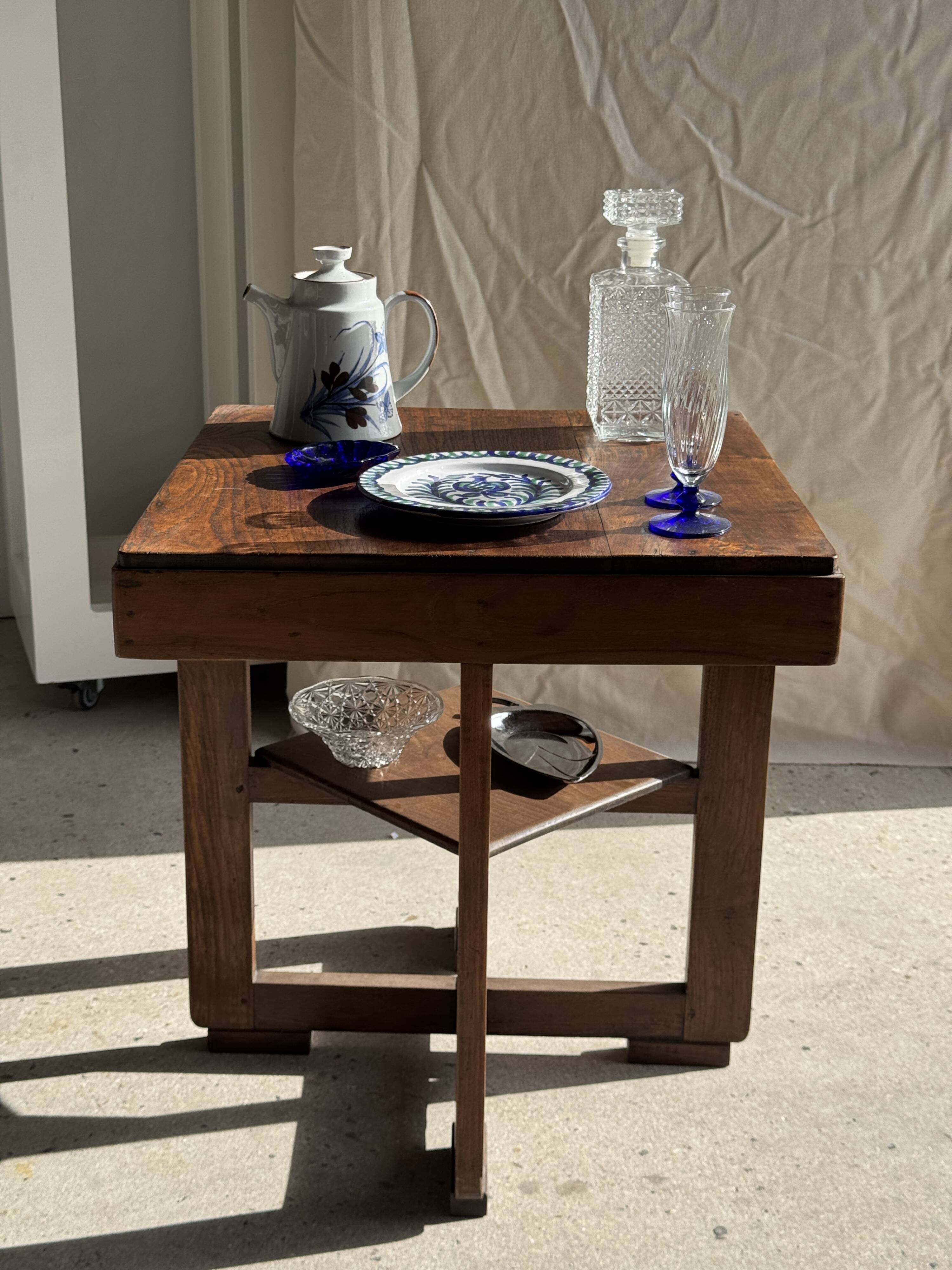 Small glass dish with vintage diamond points, a sparkle.