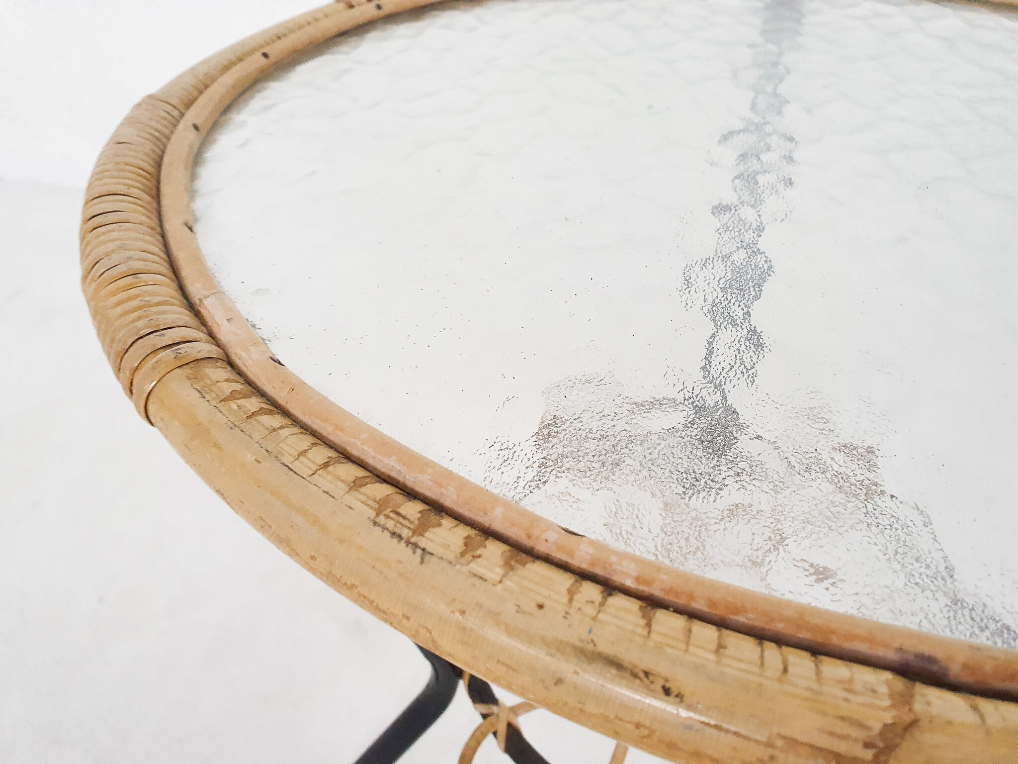 Rohe Noordwolde round glass and rattan side table, The Netherlands 1950's
