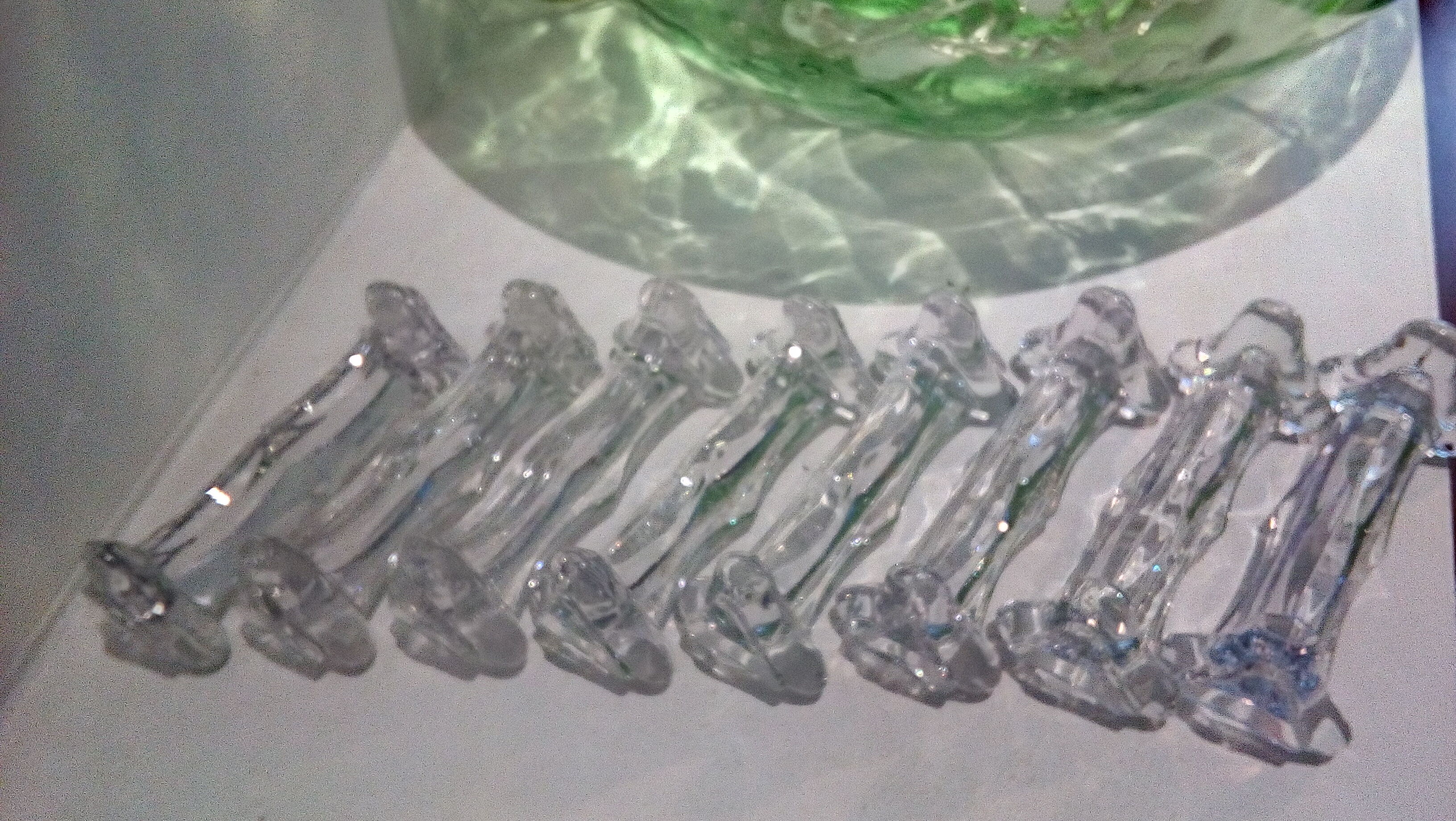 Portieux crystal knife carrier