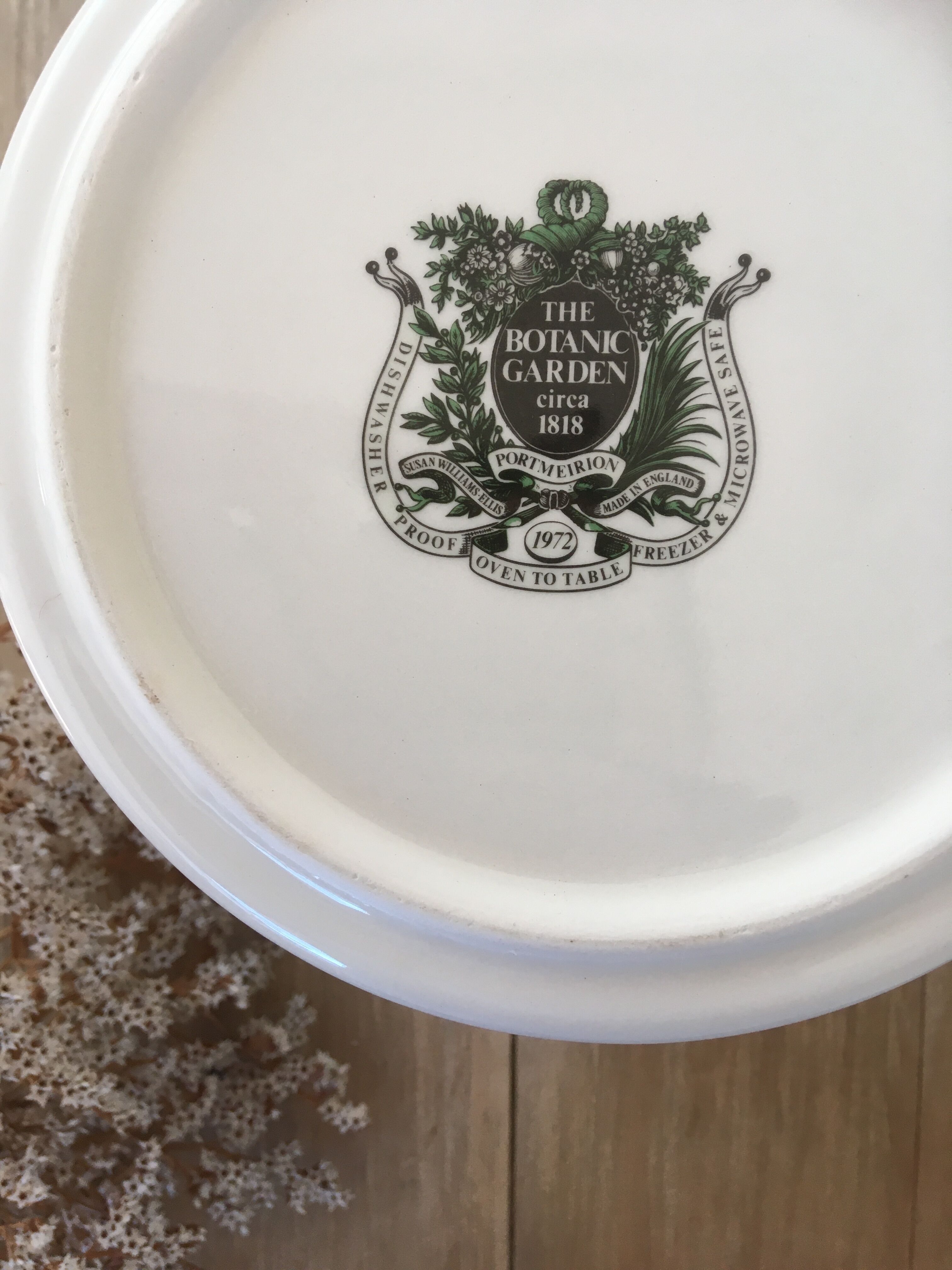 Vintage pot cover the botanic garden