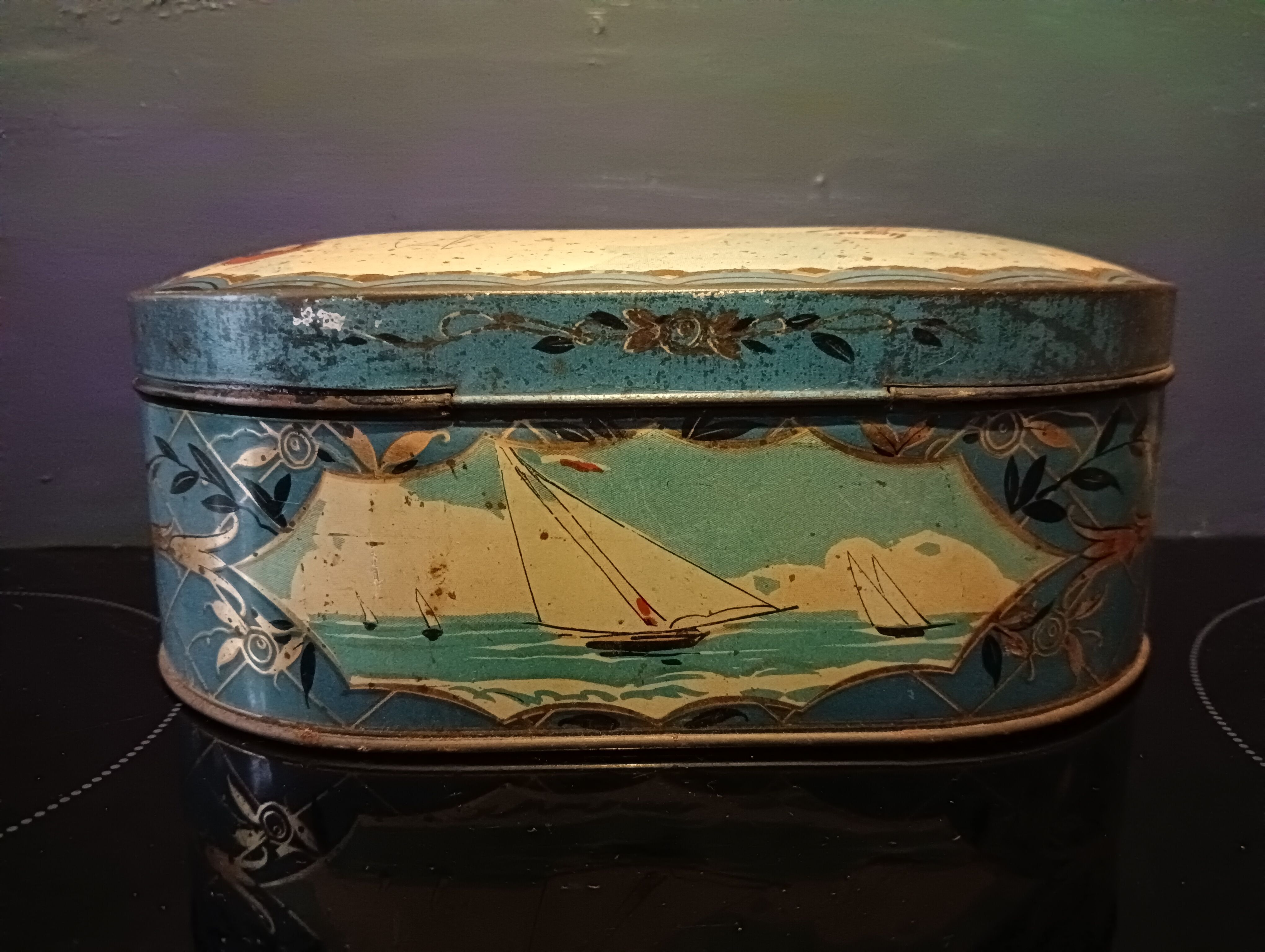 Lithographed sheet metal box " éts au planteur de caiffa " decorations children beach sea boats