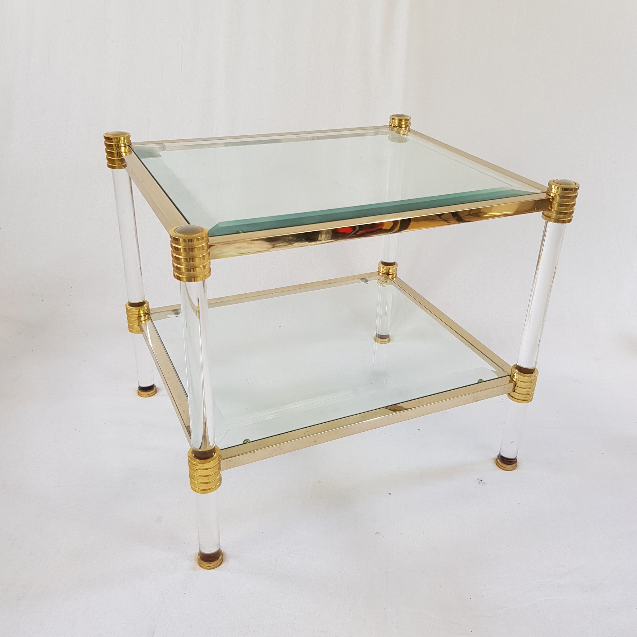 Table basse en lucite et acier doré
