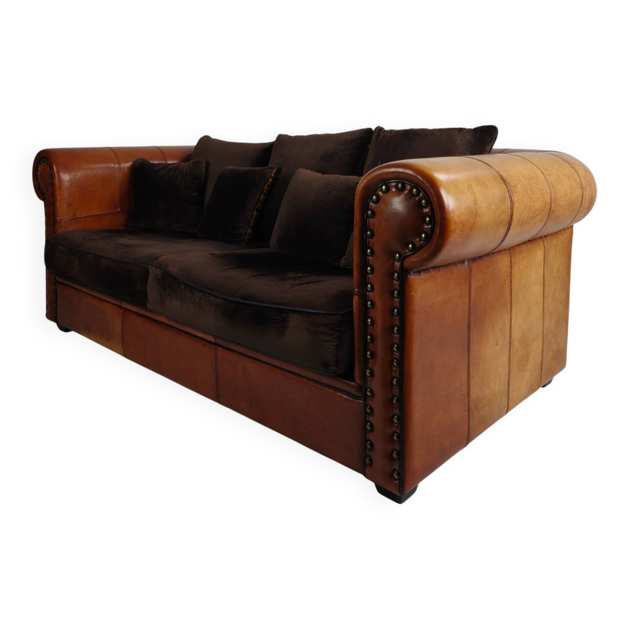 Canapé 2,5 places de luxe en peau de mouton faite à la main – par Lounge Atelier