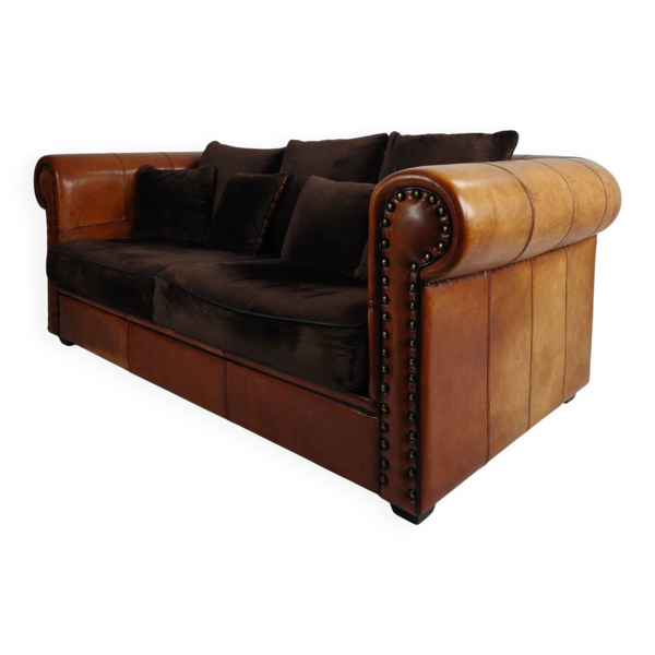 Canapé 2,5 places de luxe en peau de mouton faite à la main – par Lounge Atelier