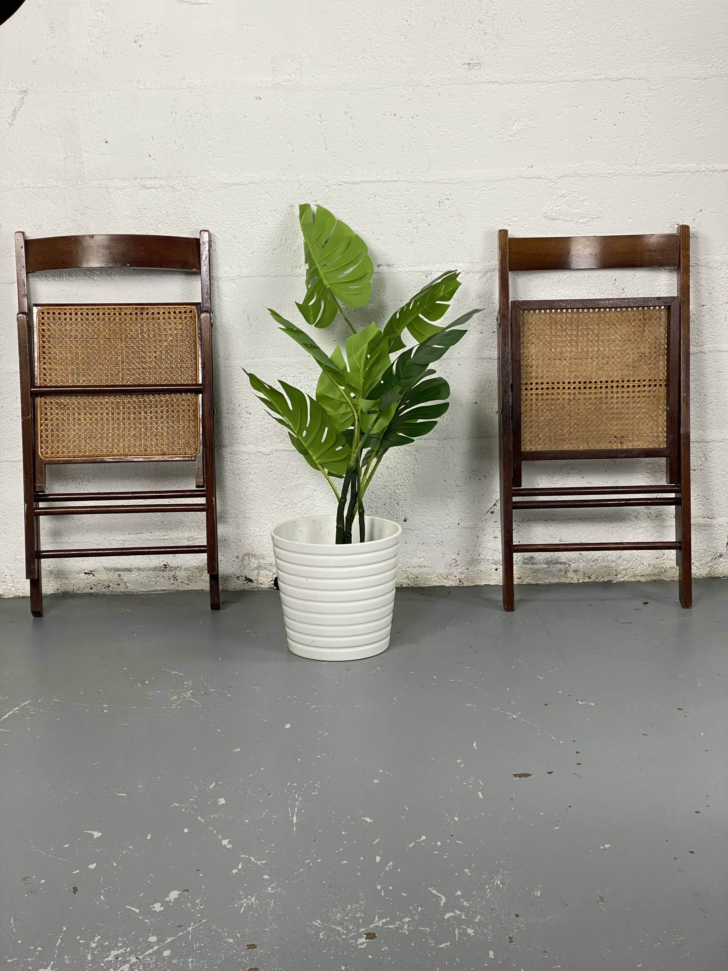 Lot folding chairs in canning