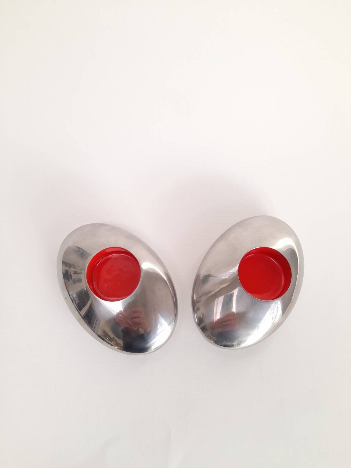 Pair of Nuance candle holders in the shape of pebbles.
