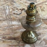 Ancienne lampe pétrole piédestal laiton & corps verre