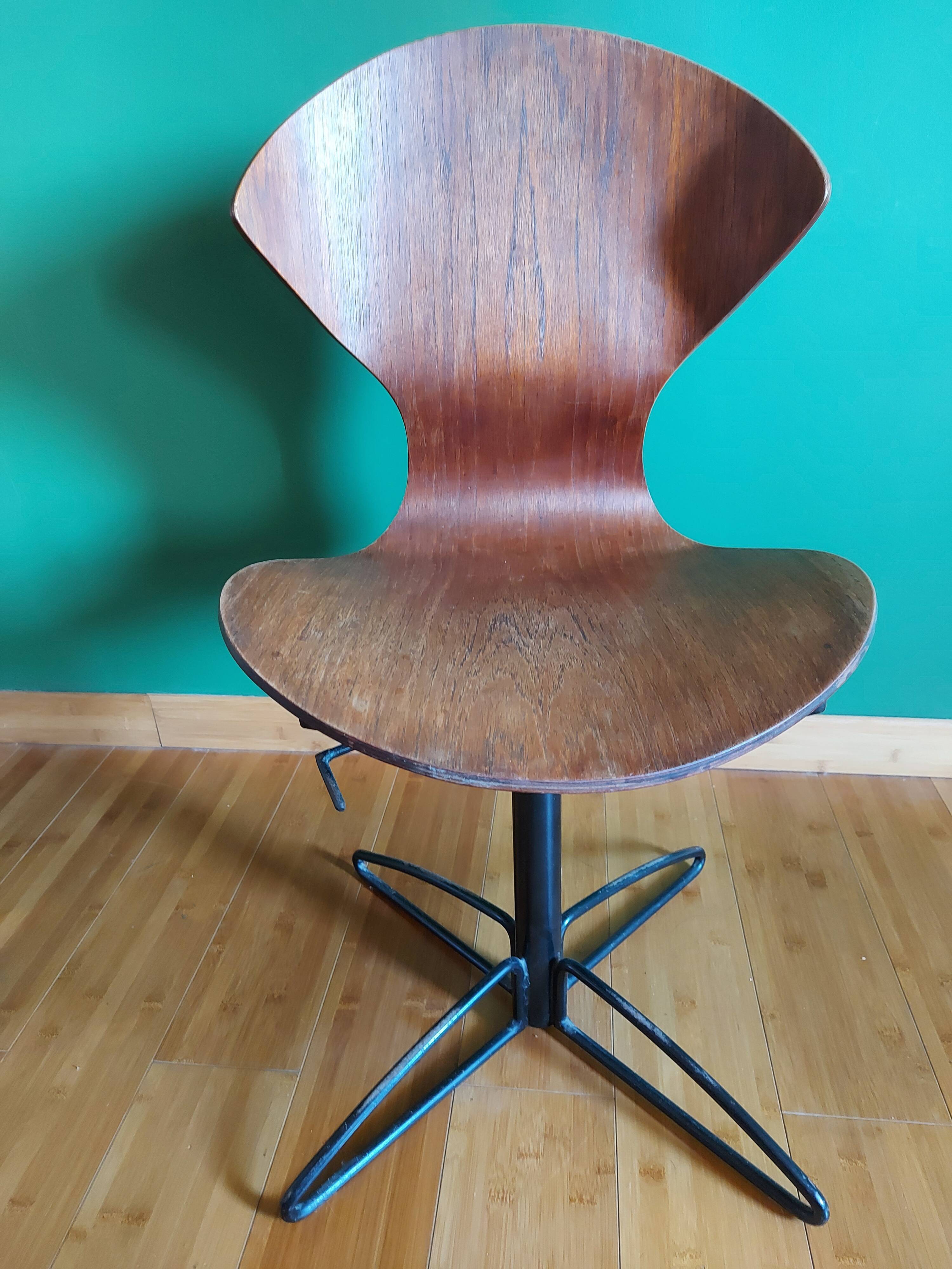 Chaise en bois courbé