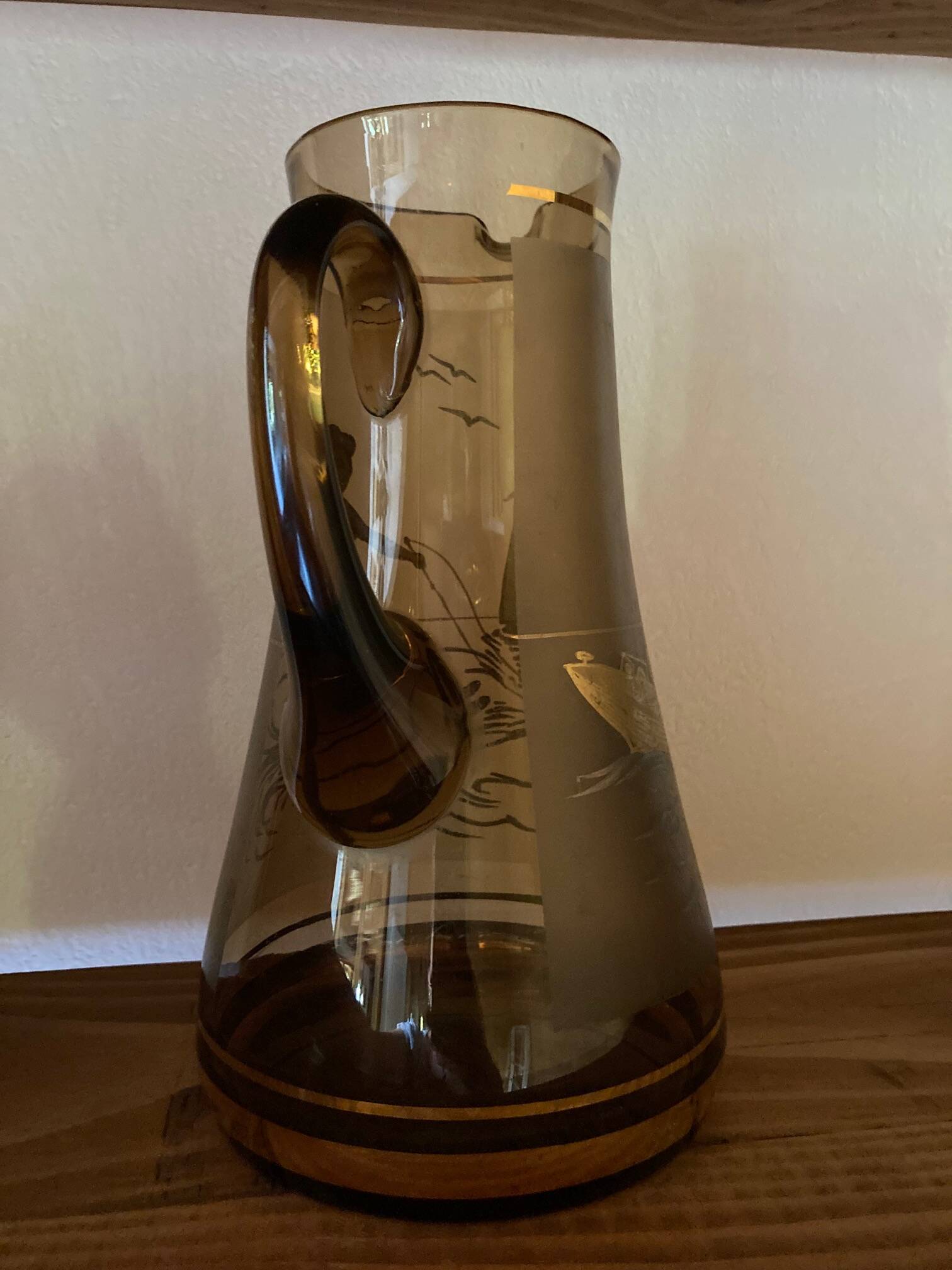 Vintage smoked glass carafe with gold from the 50s/60s, featuring a marine and water skiing design.