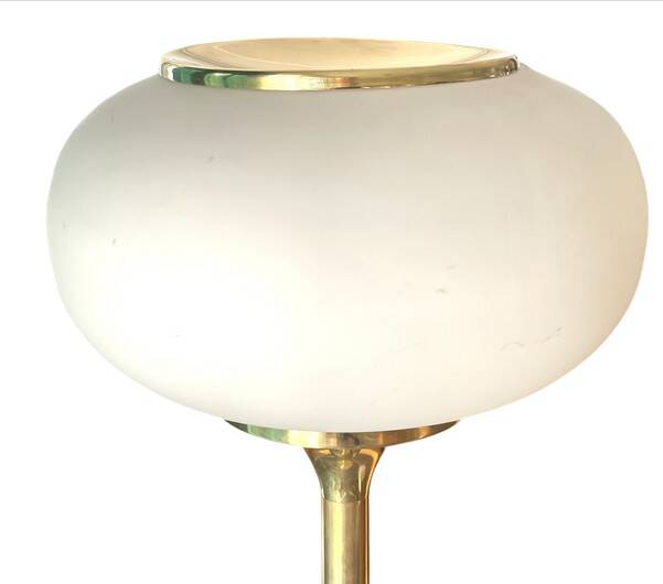 Art Deco floor lamp in brass and opaline glass - 130 cm