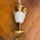 Lampe doré en porcelaine blanche de Paris
