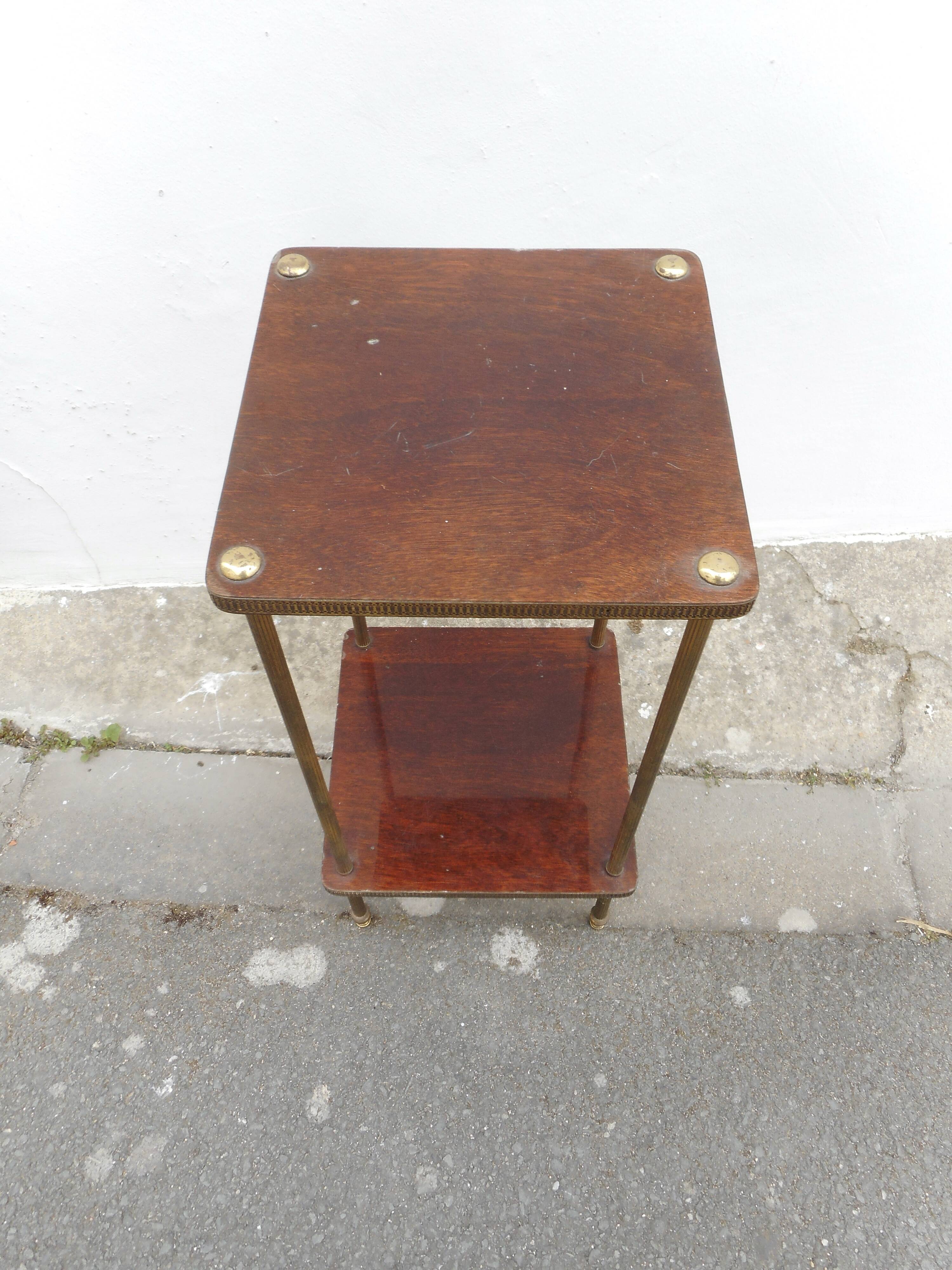 Formica and metal selette