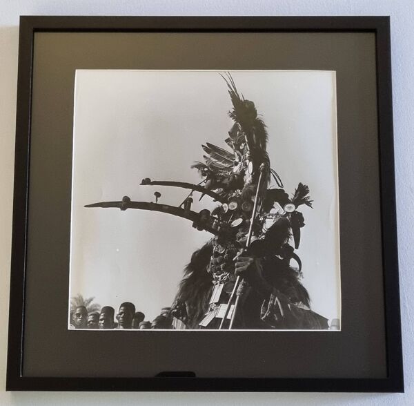 Photographie argentique Personnage cérémoniel à parure cimière 44x44 cm