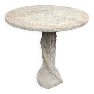 Cement garden table with trunk-shaped foot