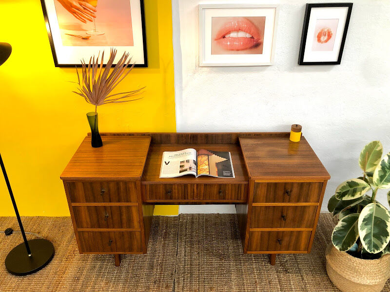 Scandinavian desk 137 cm