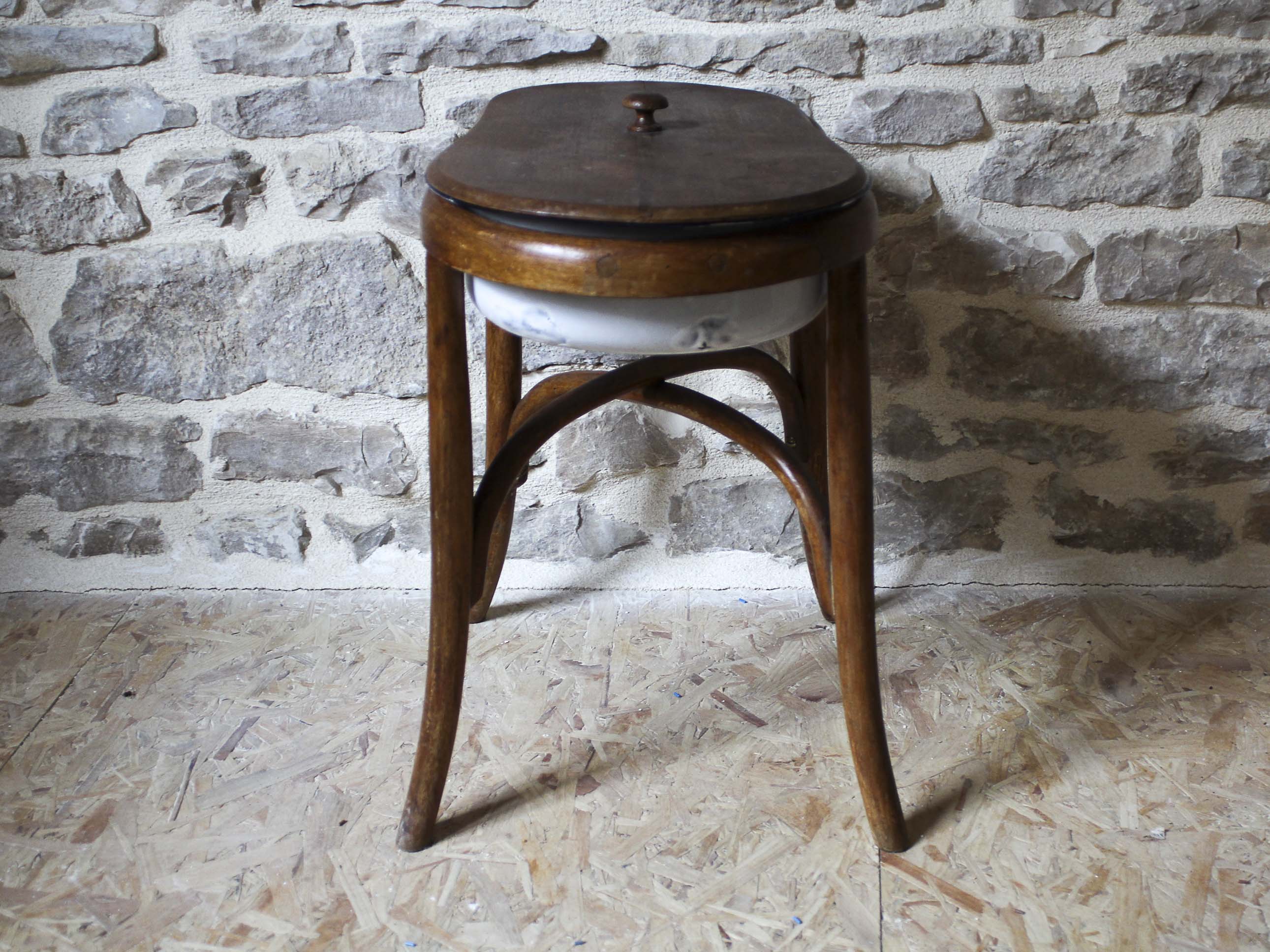 Bidet en bois courbé et métal émaillé