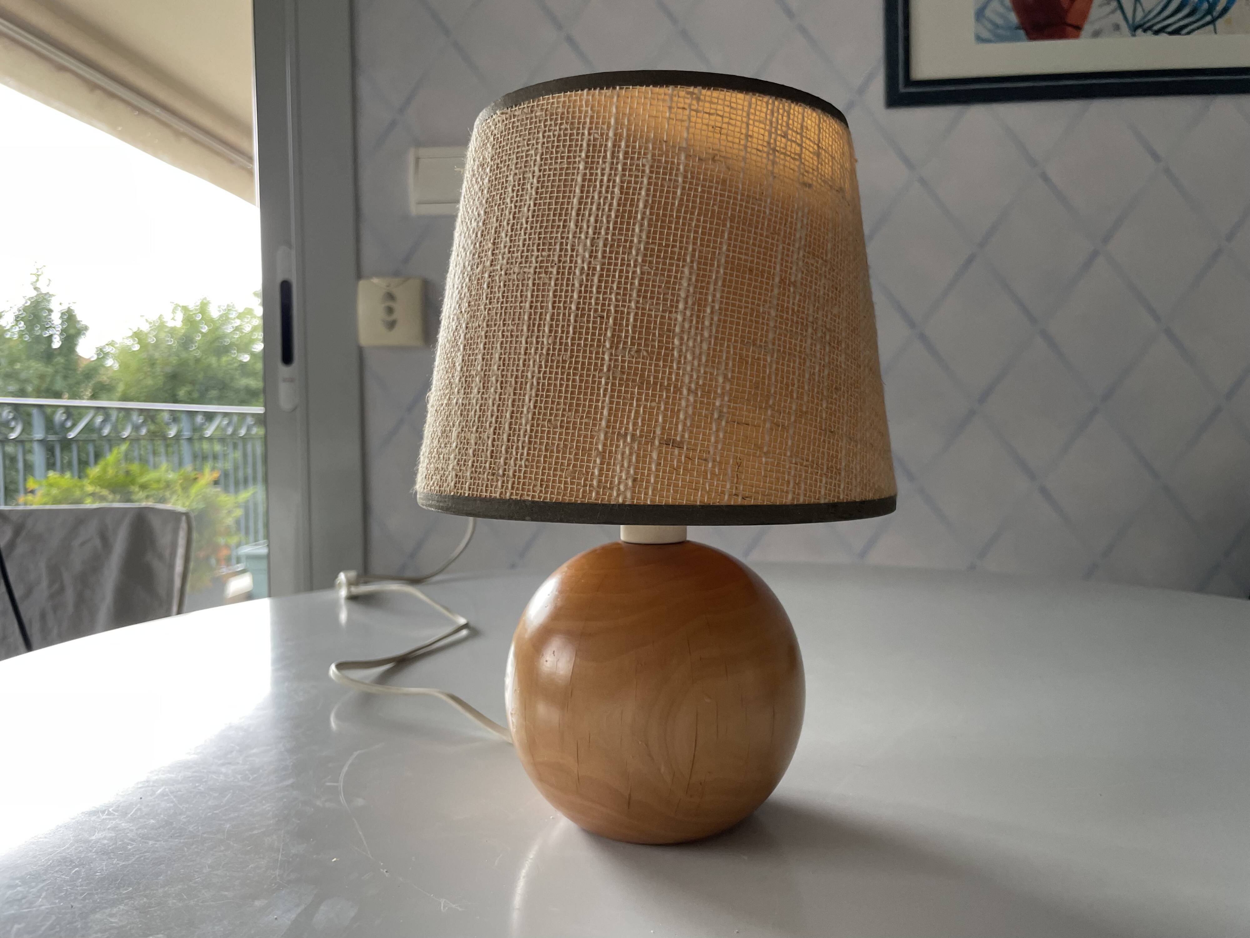 Lampe boule en bois
